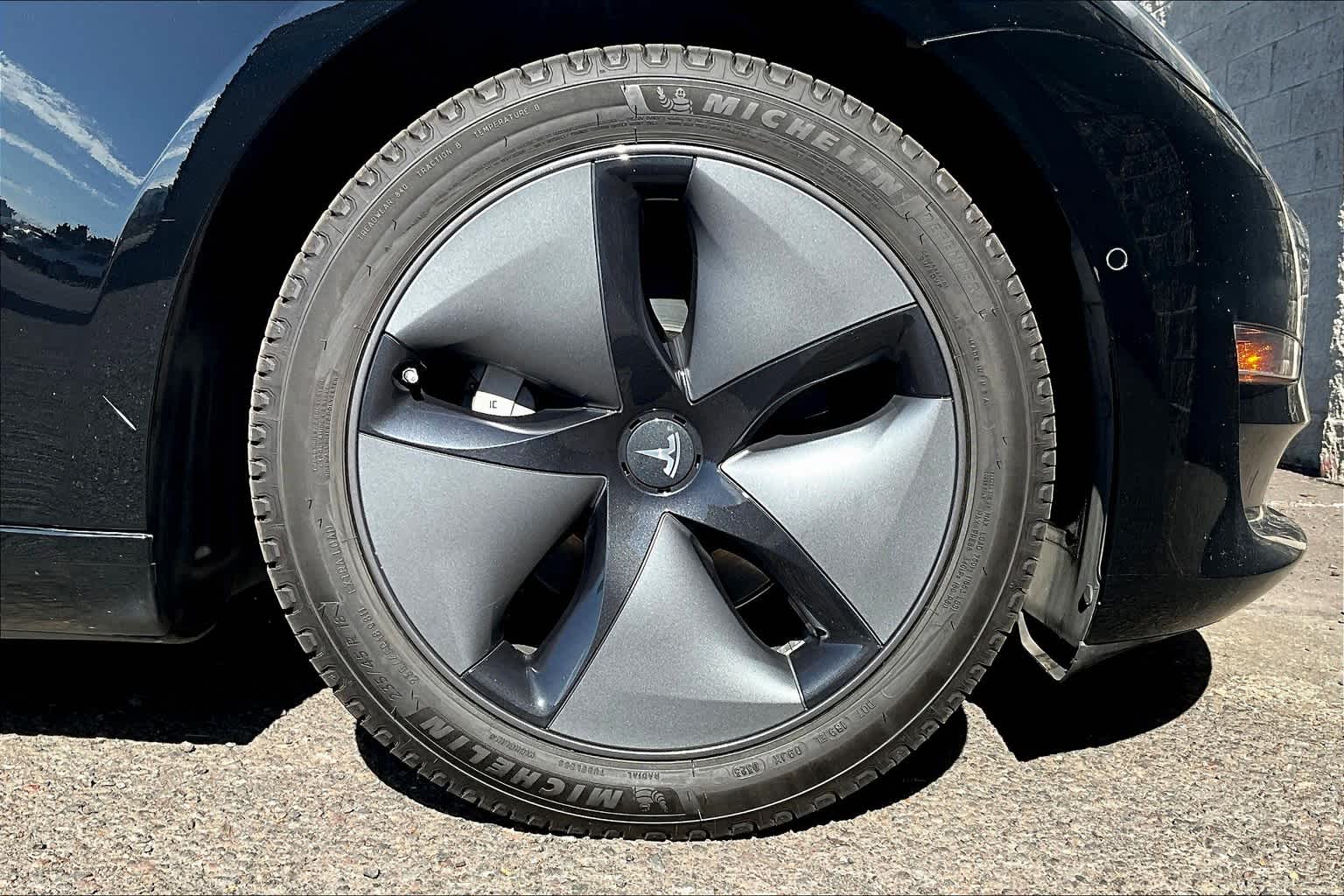 Thumbnail: 2018 Tesla Model 3 - 33