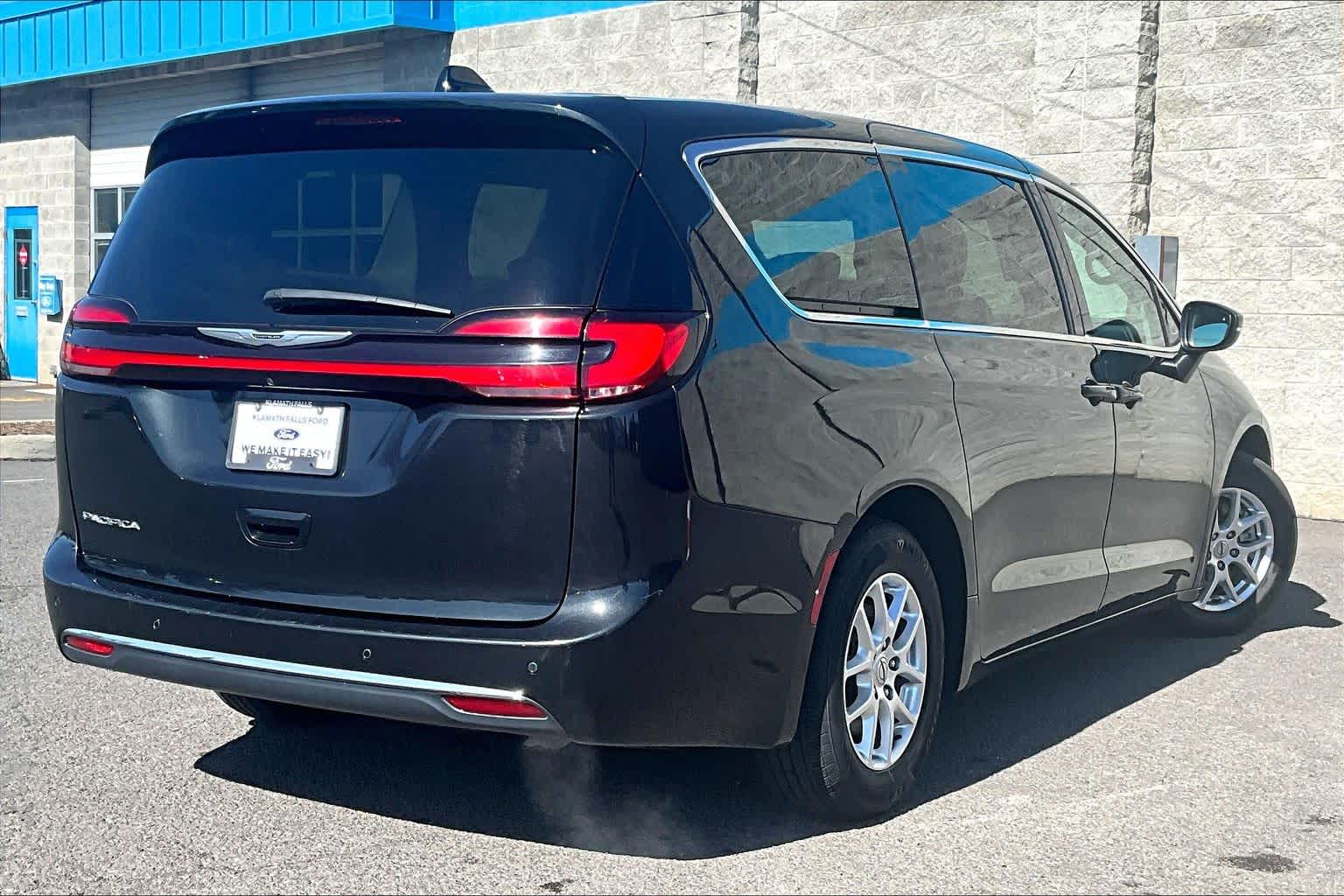 Thumbnail: 2023 Chrysler Pacifica - 22