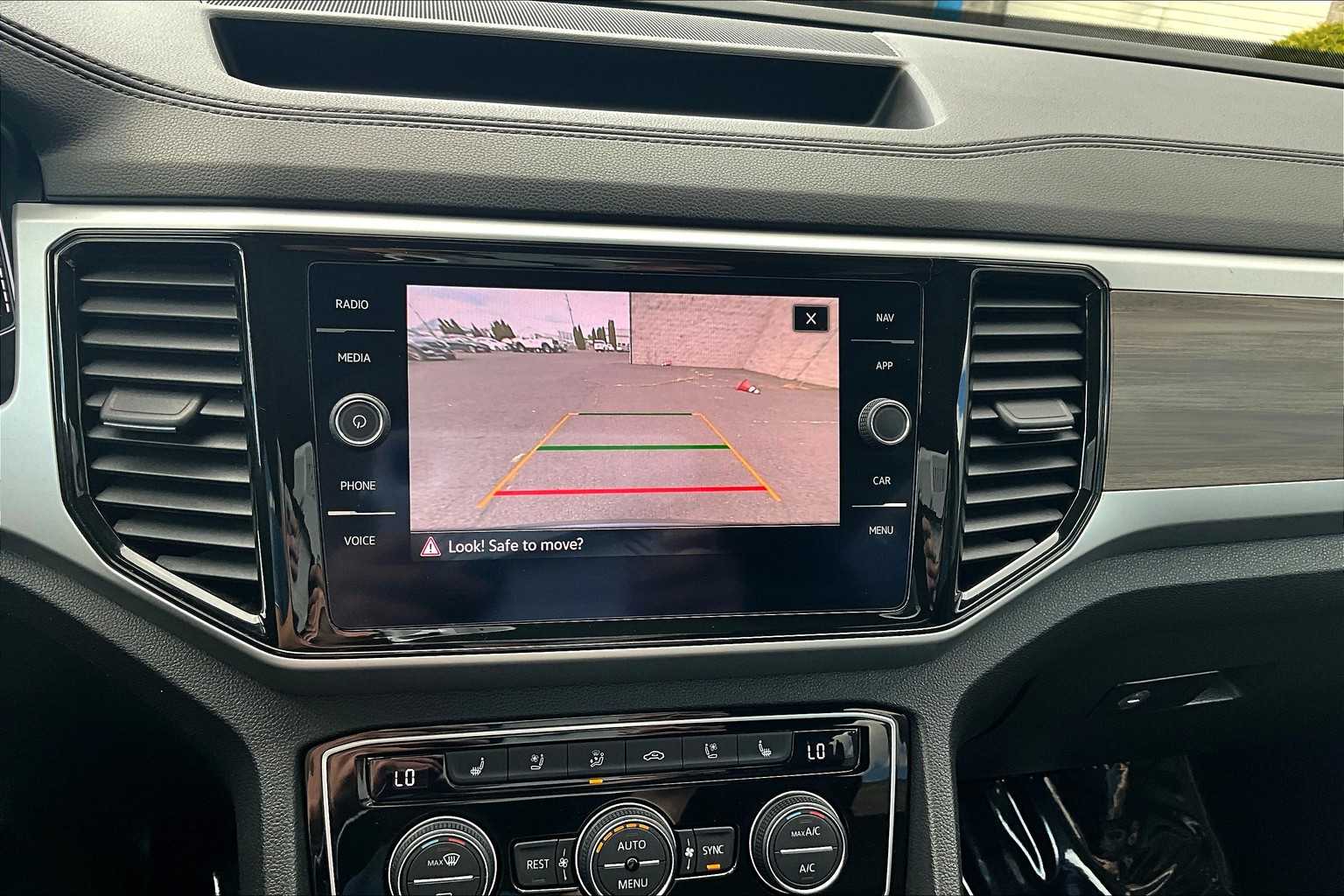 Thumbnail: 2021 Volkswagen Atlas - 26