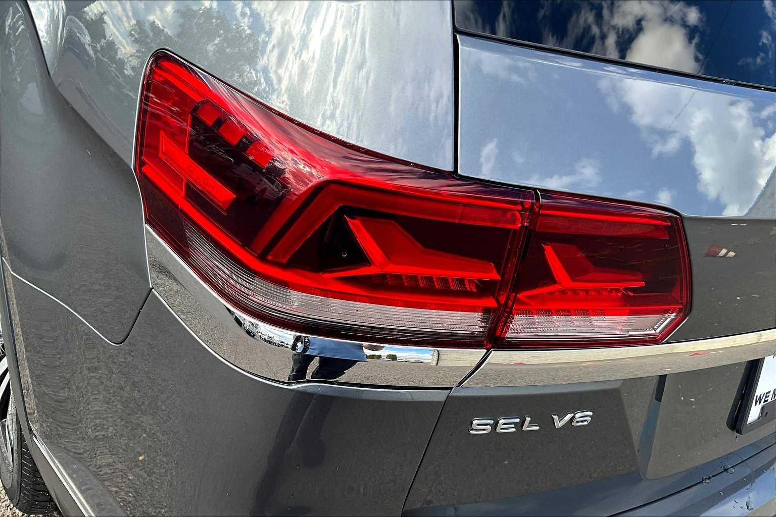 Thumbnail: 2021 Volkswagen Atlas - 32