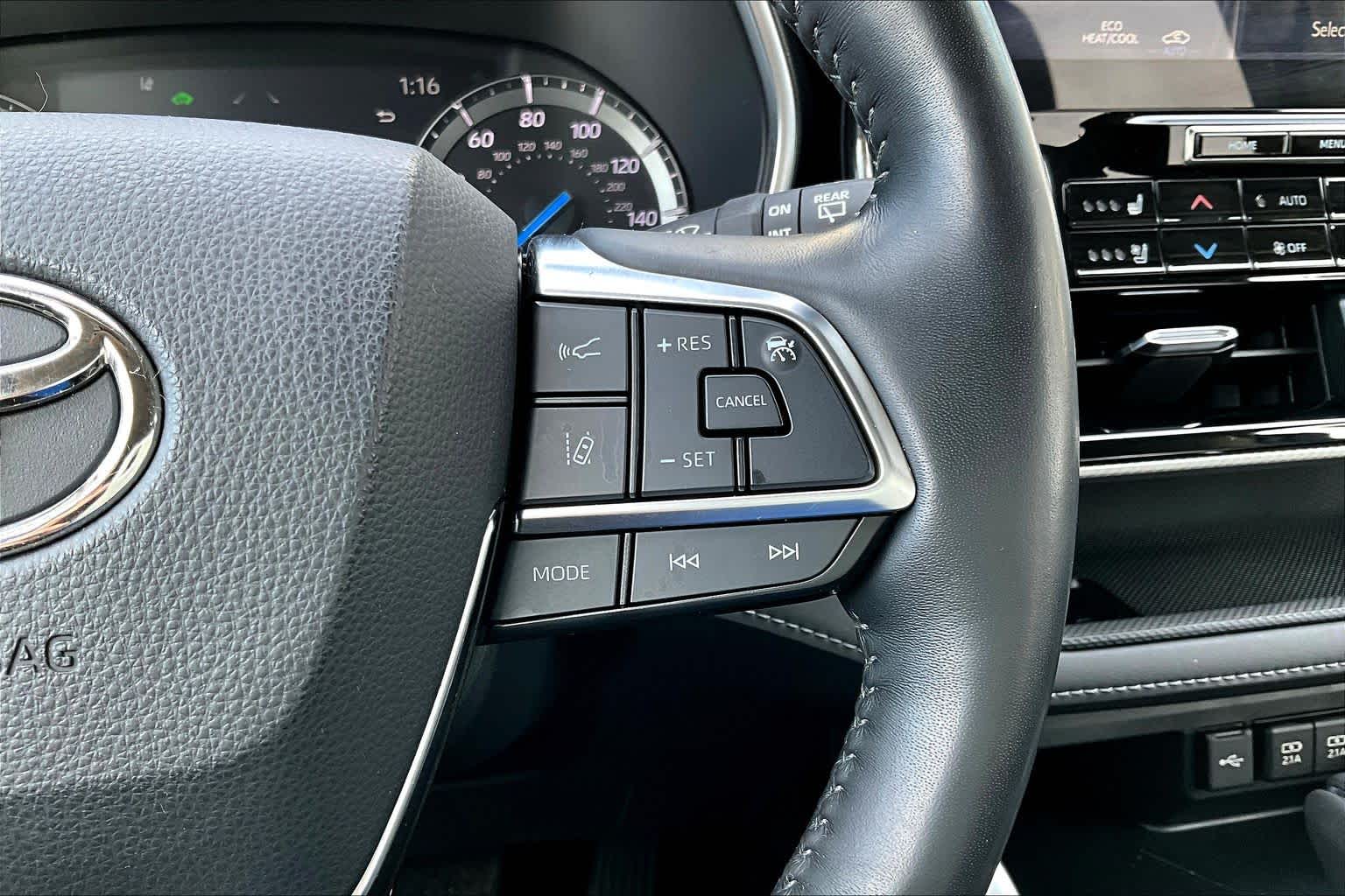 Thumbnail: 2021 Toyota Highlander - 25