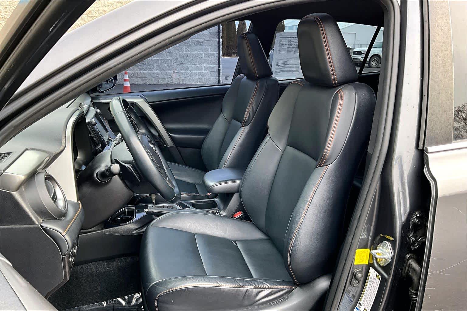 Thumbnail: 2016 Toyota RAV4 - 11