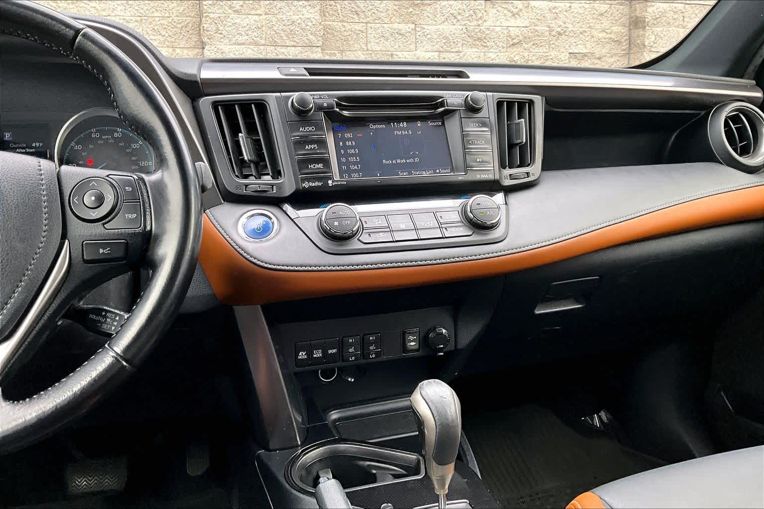 Thumbnail: 2017 Toyota RAV4 - 15