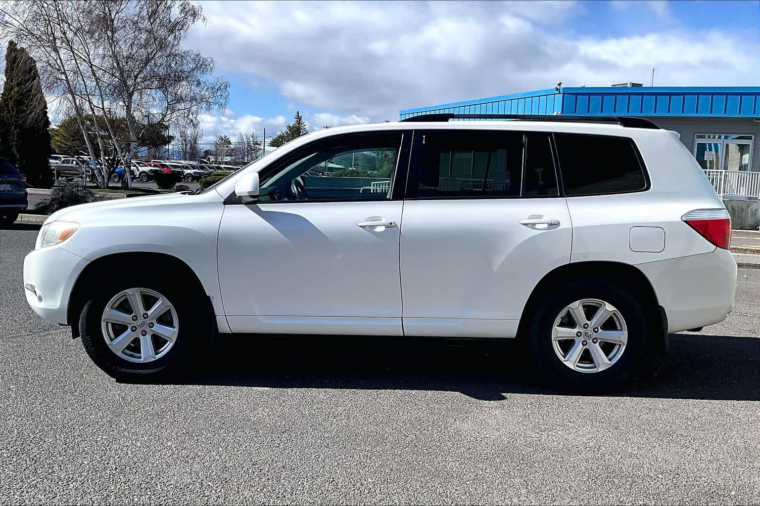 Thumbnail: 2010 Toyota Highlander - 3