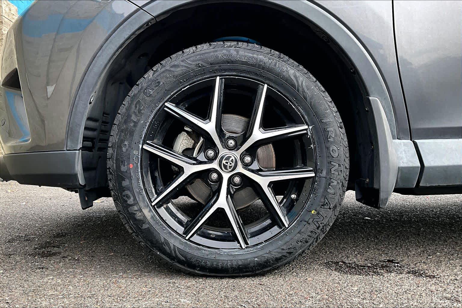 Thumbnail: 2016 Toyota RAV4 - 8