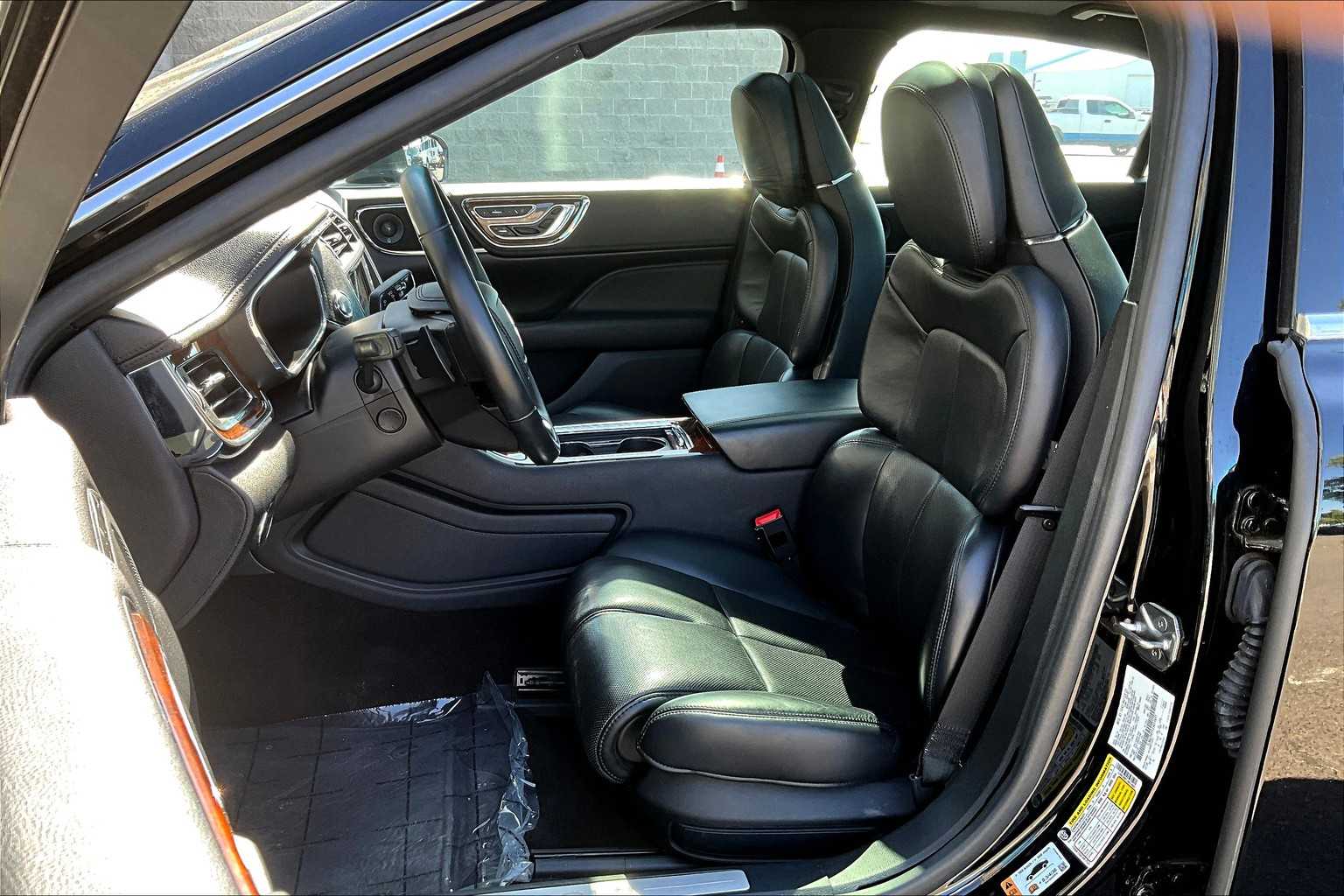 Thumbnail: 2018 Lincoln Continental - 11
