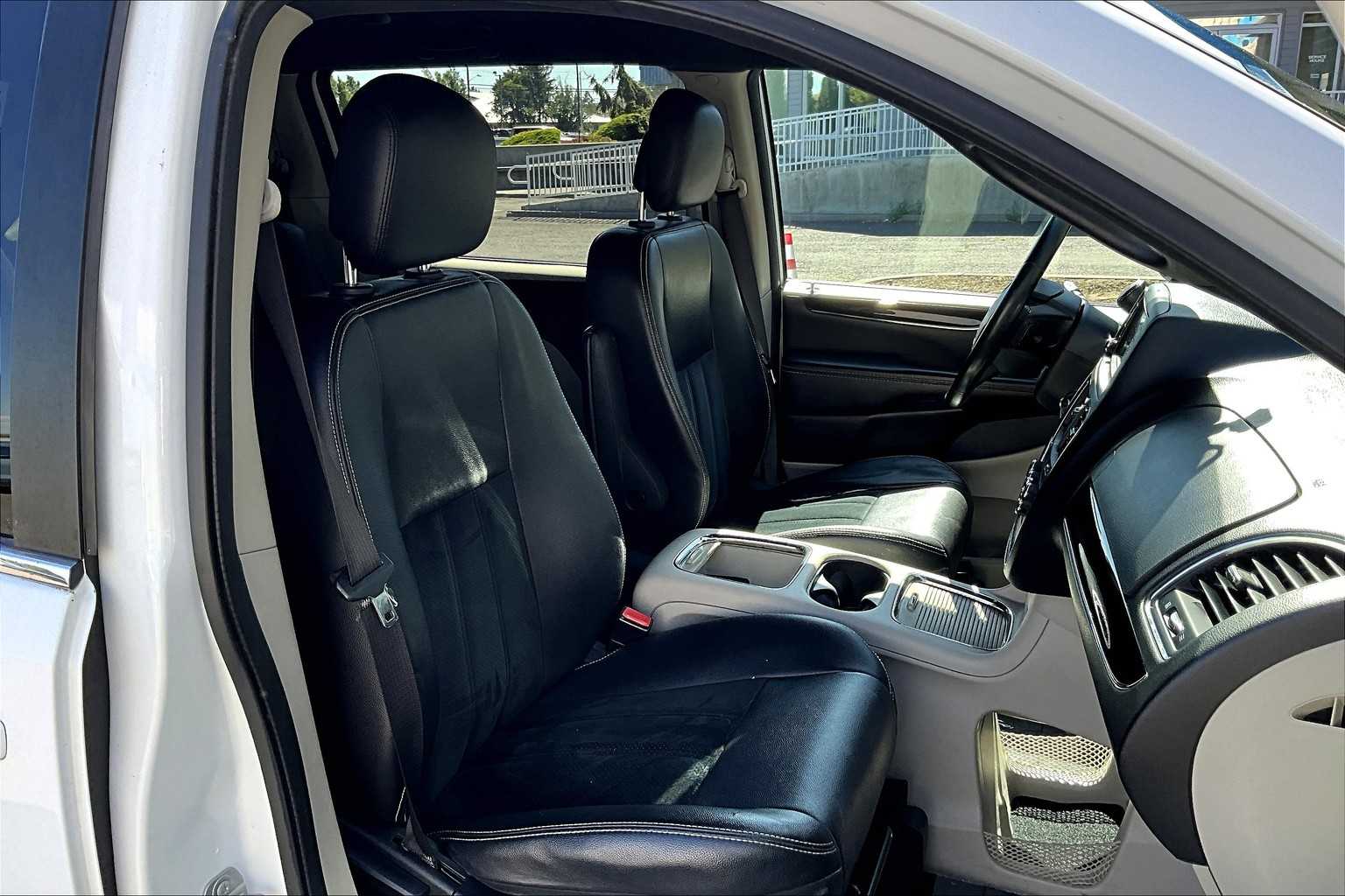 Thumbnail: 2017 Dodge Grand Caravan - 13