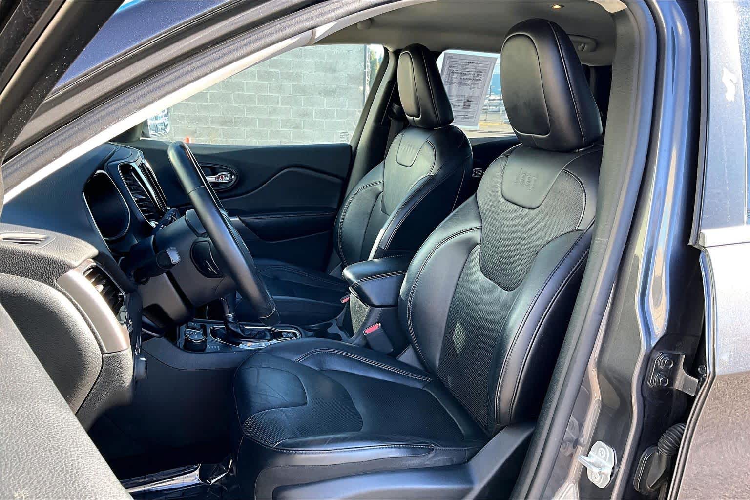 Thumbnail: 2019 Jeep Cherokee - 11