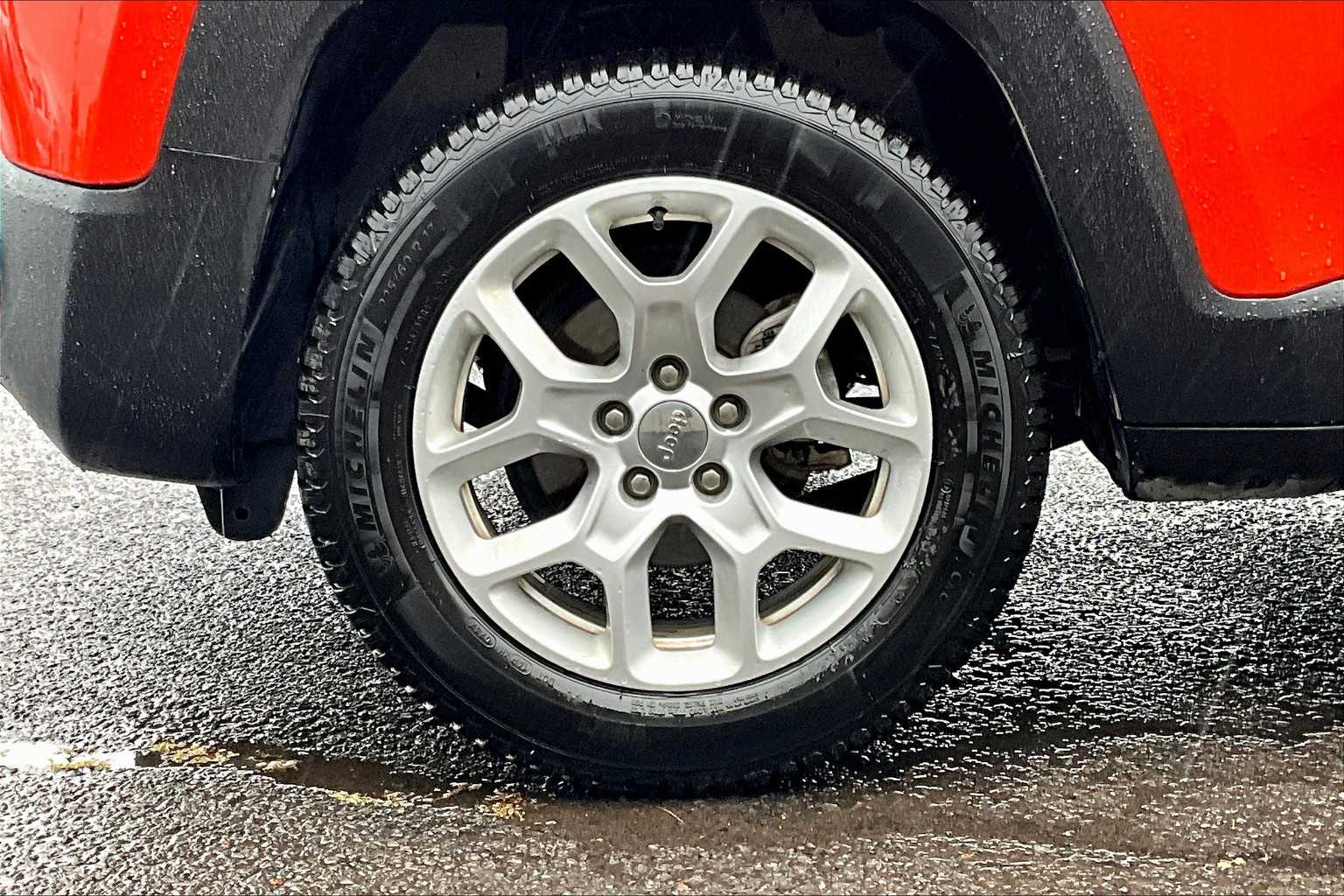 Thumbnail: 2017 Jeep Renegade - 36
