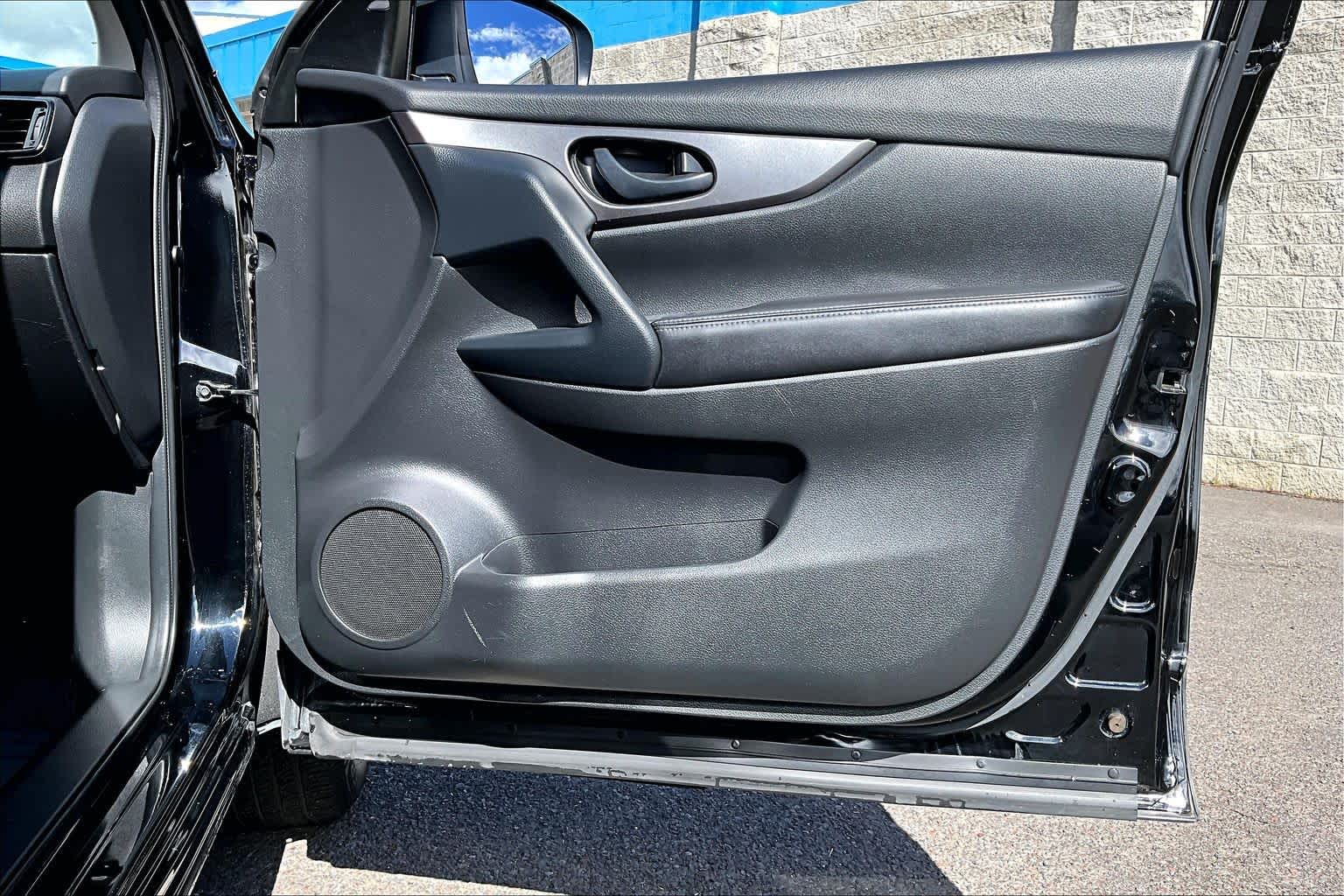 Thumbnail: 2021 Nissan Rogue Sport - 28