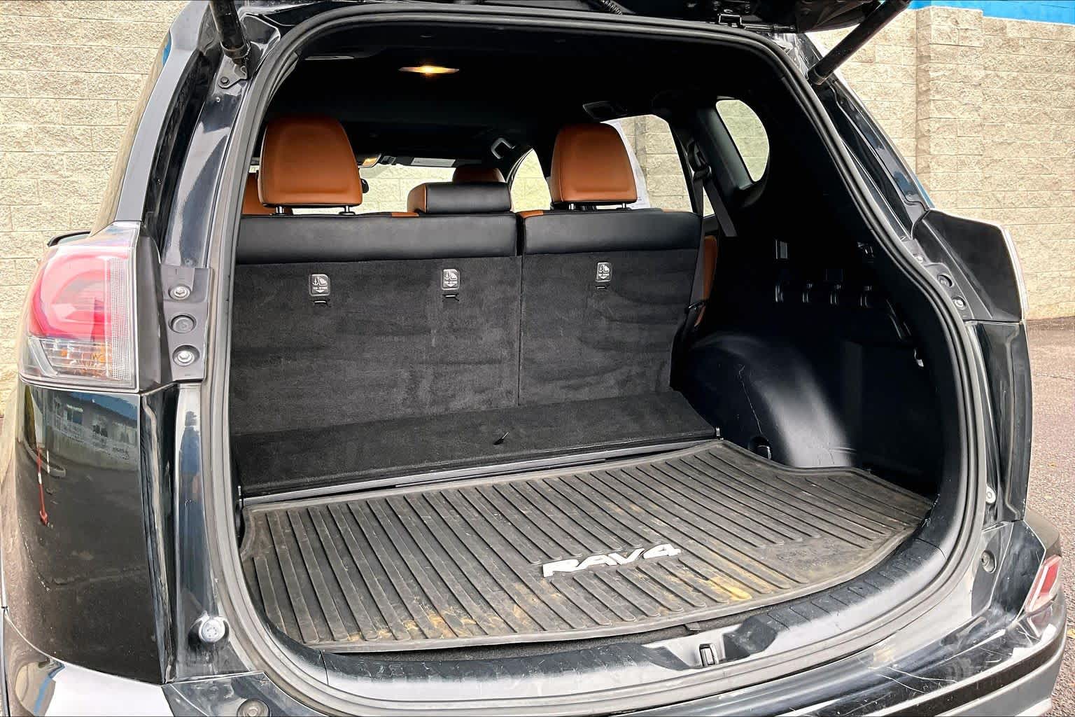 Thumbnail: 2017 Toyota RAV4 - 18