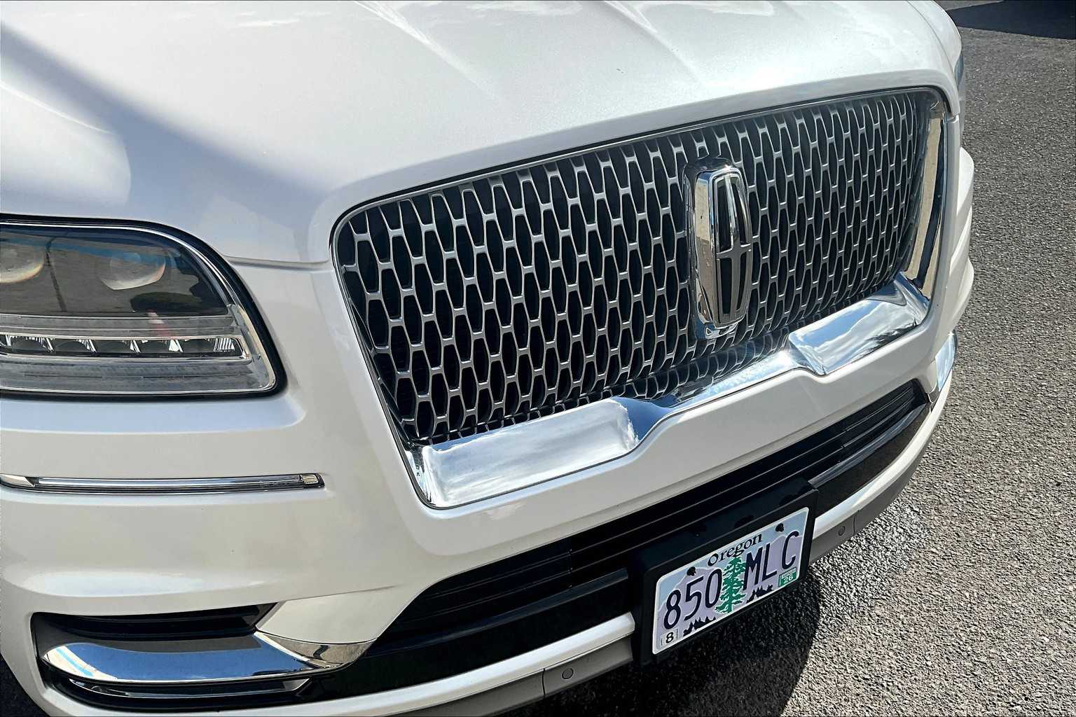 Thumbnail: 2019 Lincoln Navigator - 32