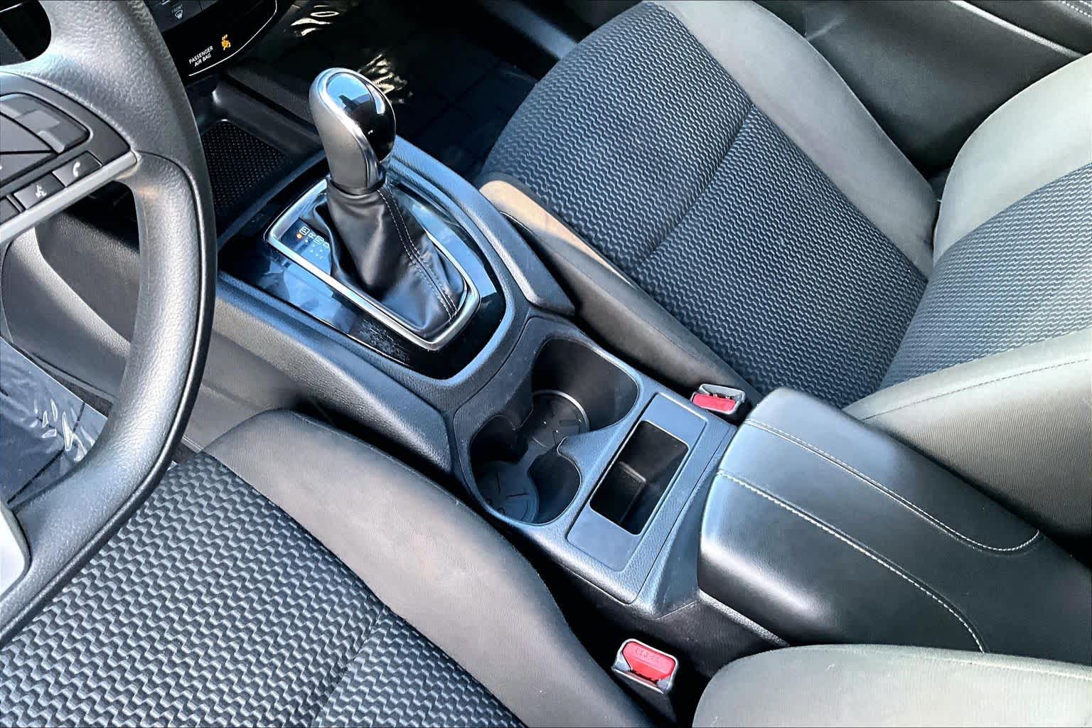 Thumbnail: 2021 Nissan Rogue Sport - 16