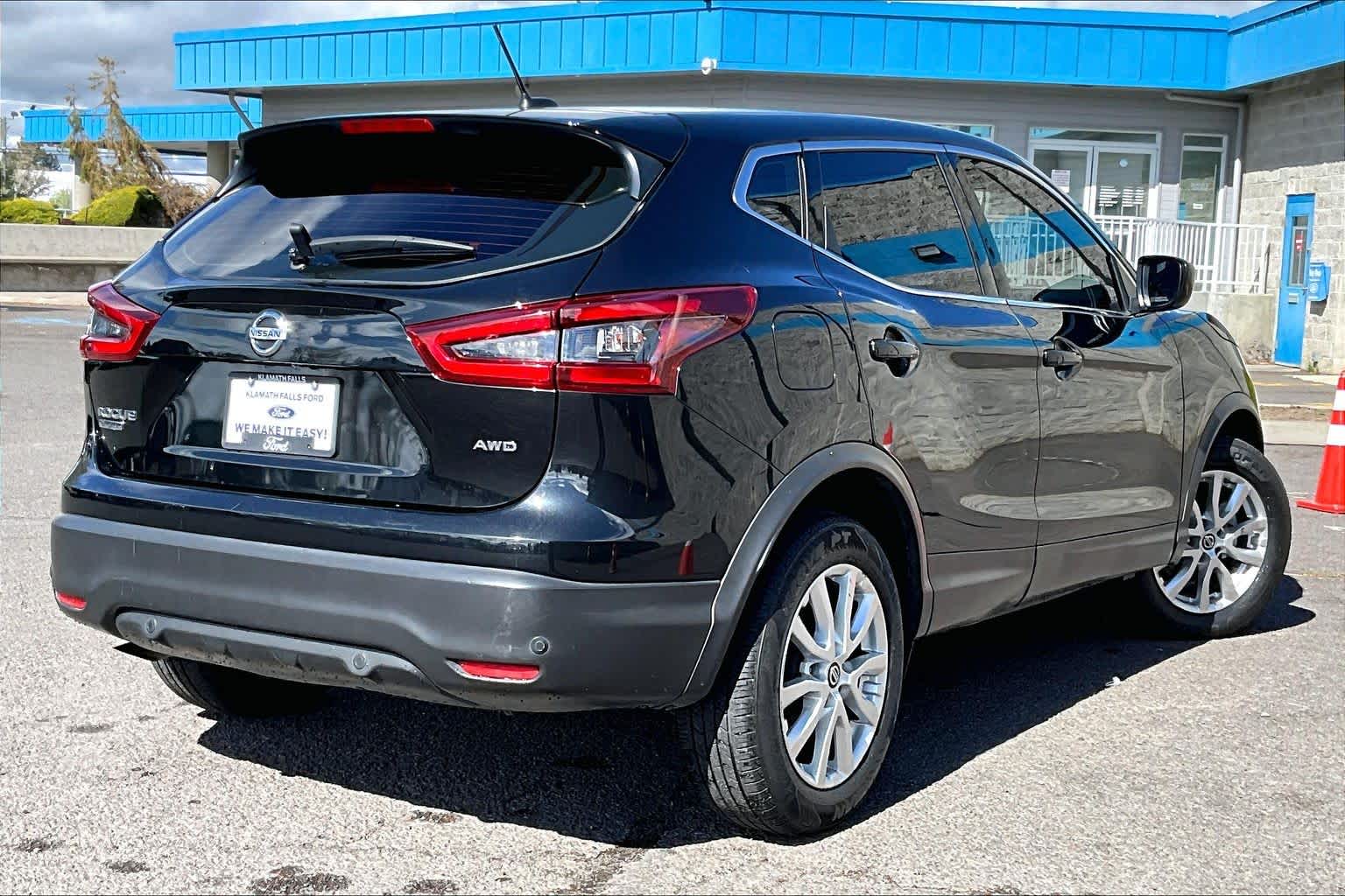 Thumbnail: 2021 Nissan Rogue Sport - 22