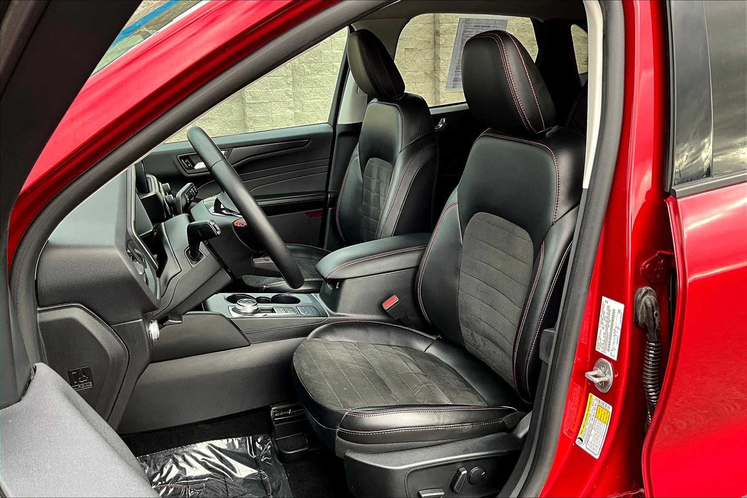 Thumbnail: 2022 Ford Escape - 11