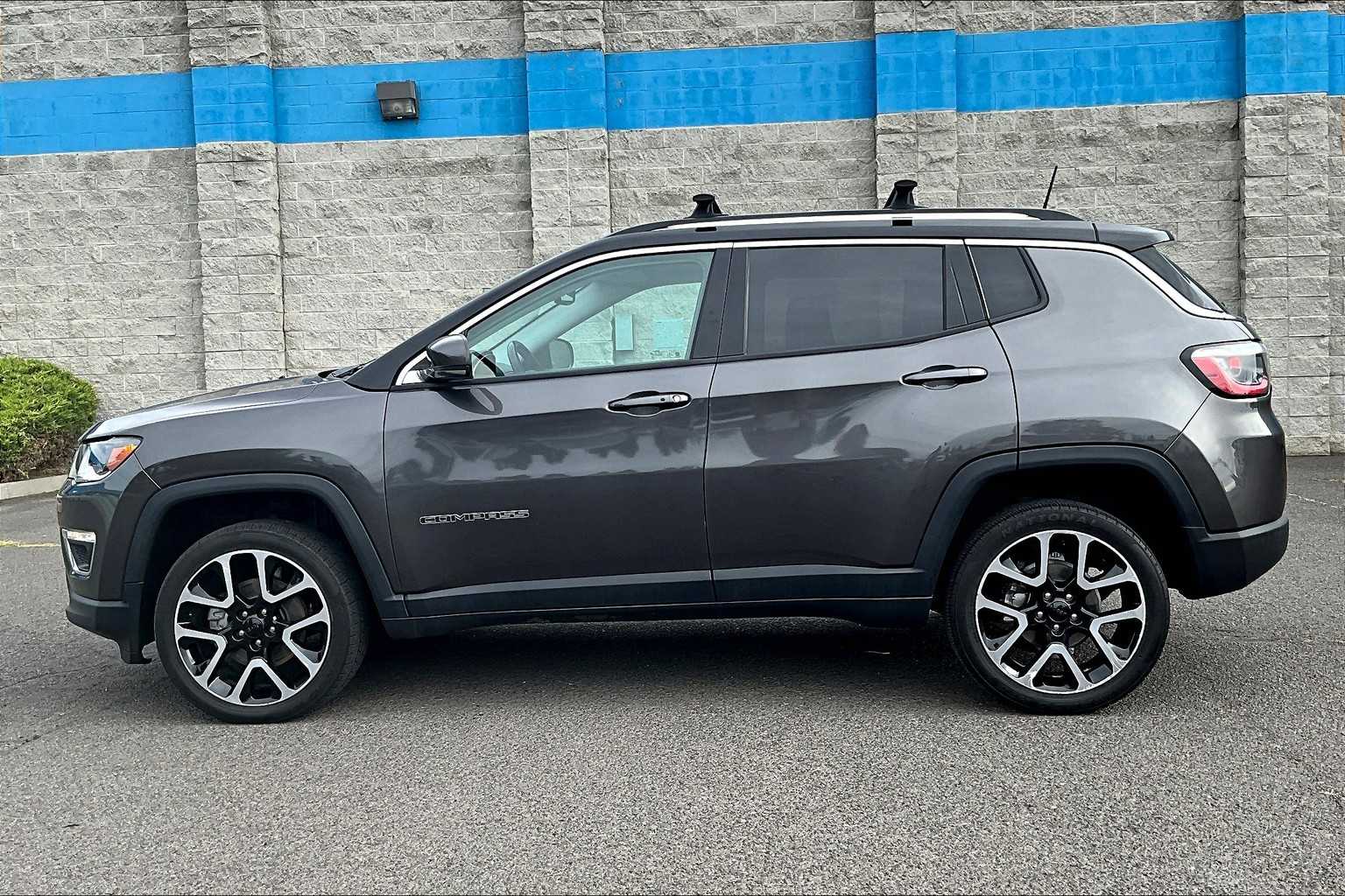 Thumbnail: 2018 Jeep Compass - 3