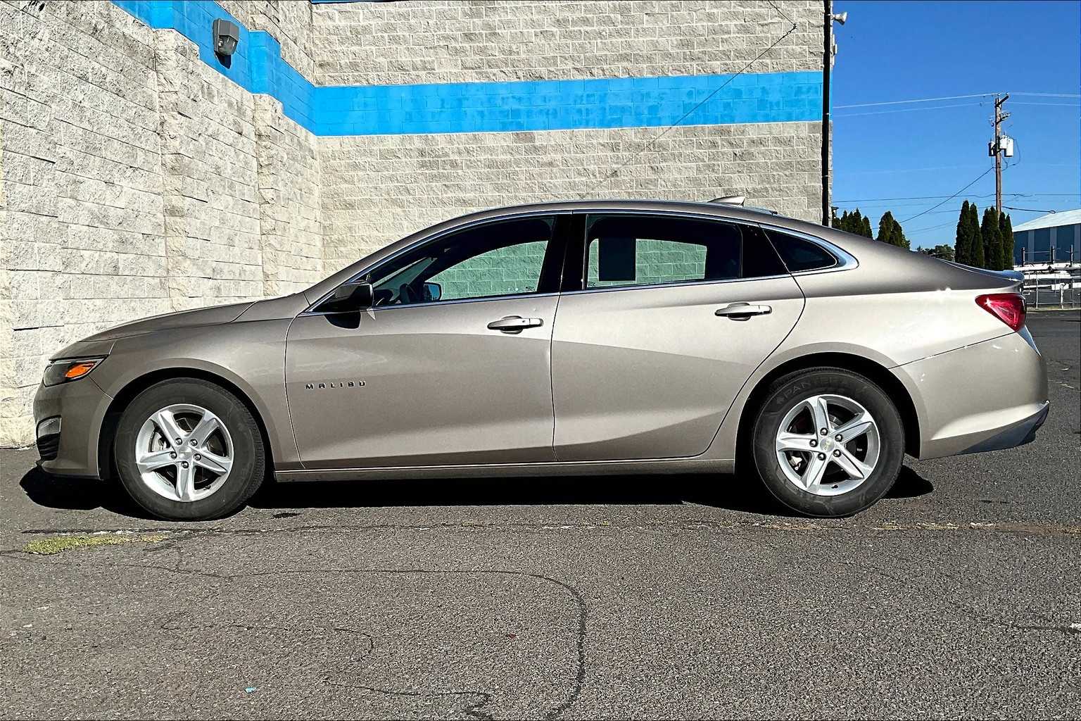 Thumbnail: 2023 Chevrolet Malibu - 3