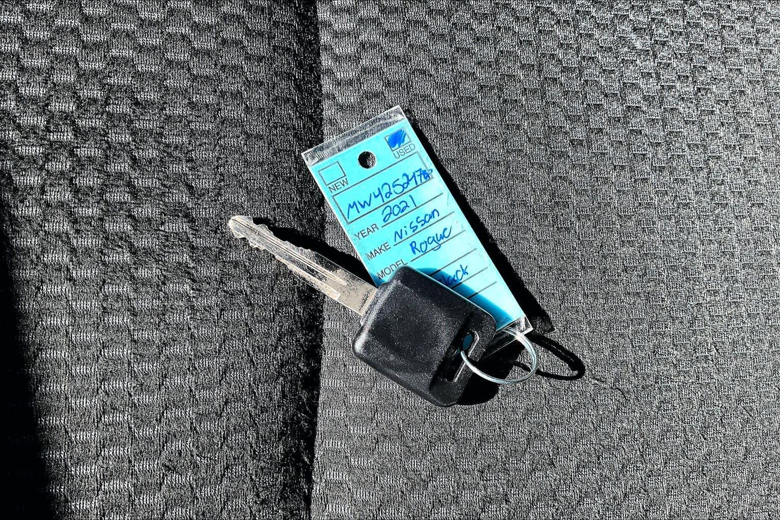 Thumbnail: 2021 Nissan Rogue Sport - 19