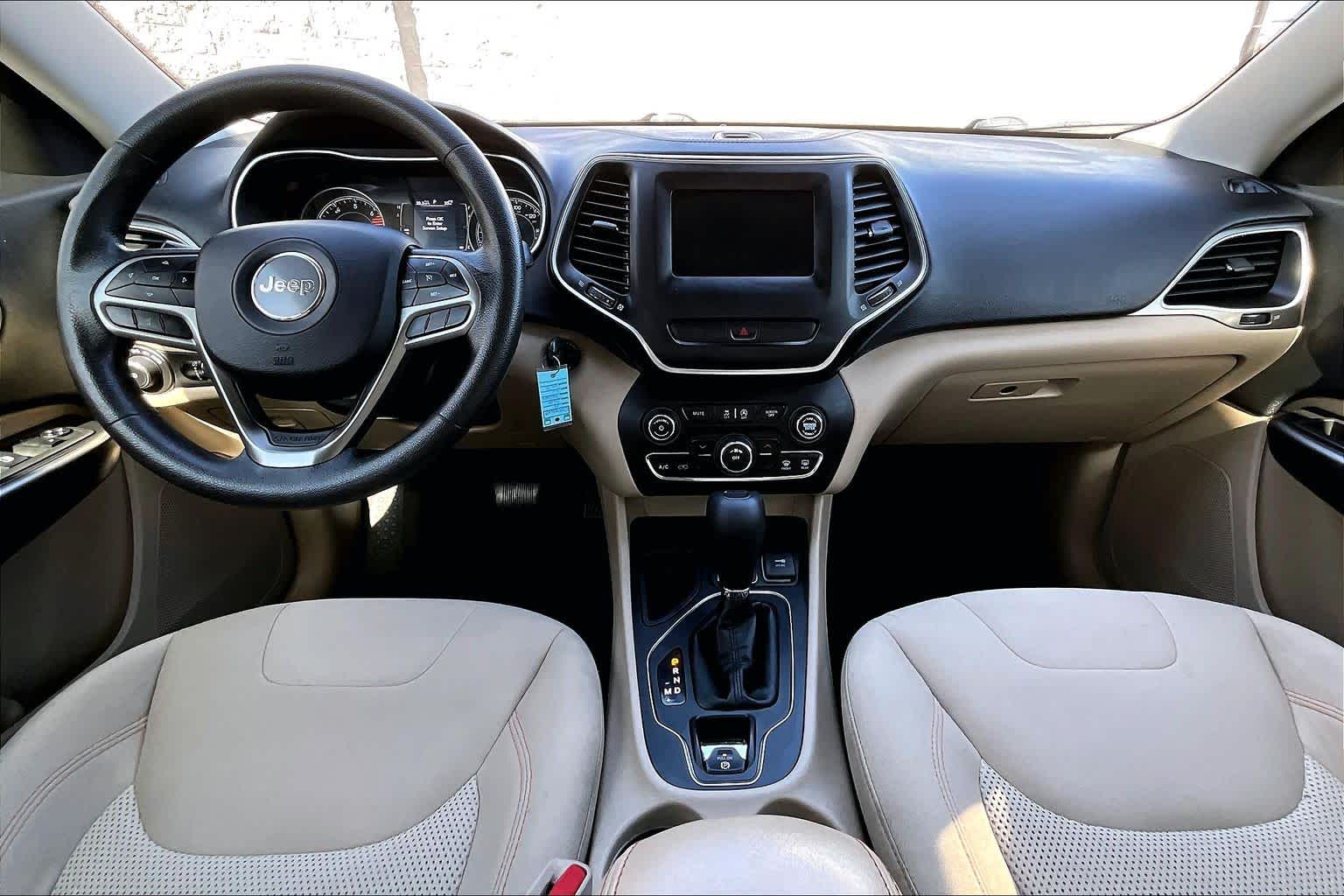 Thumbnail: 2019 Jeep Cherokee - 10