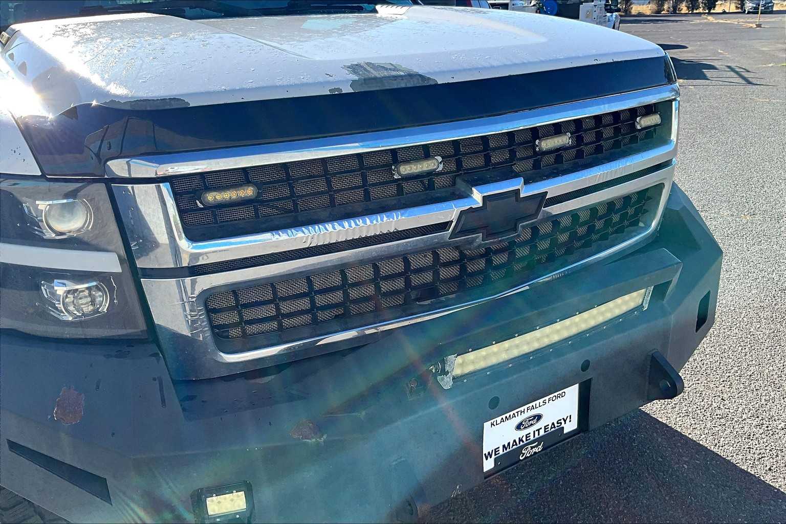 Thumbnail: 2010 Chevrolet Silverado 3500 - 33