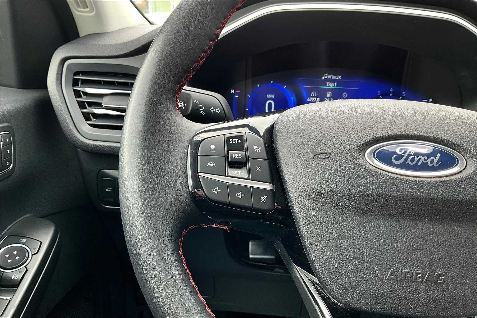 Thumbnail: 2022 Ford Escape - 24