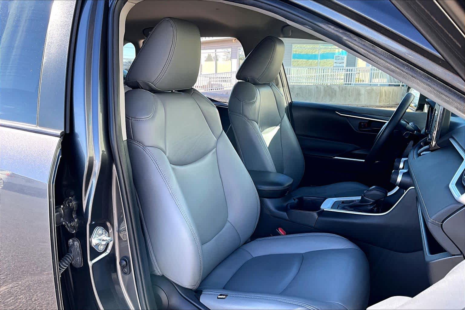 Thumbnail: 2022 Toyota RAV4 - 13