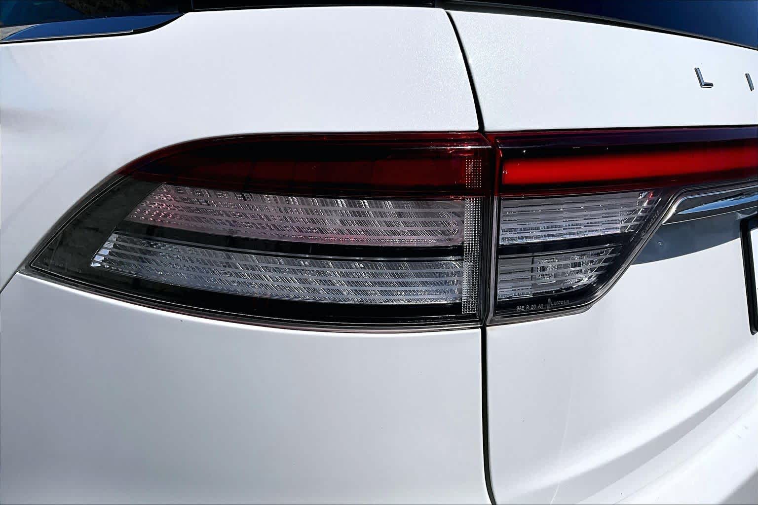 Thumbnail: 2020 Lincoln Aviator - 32