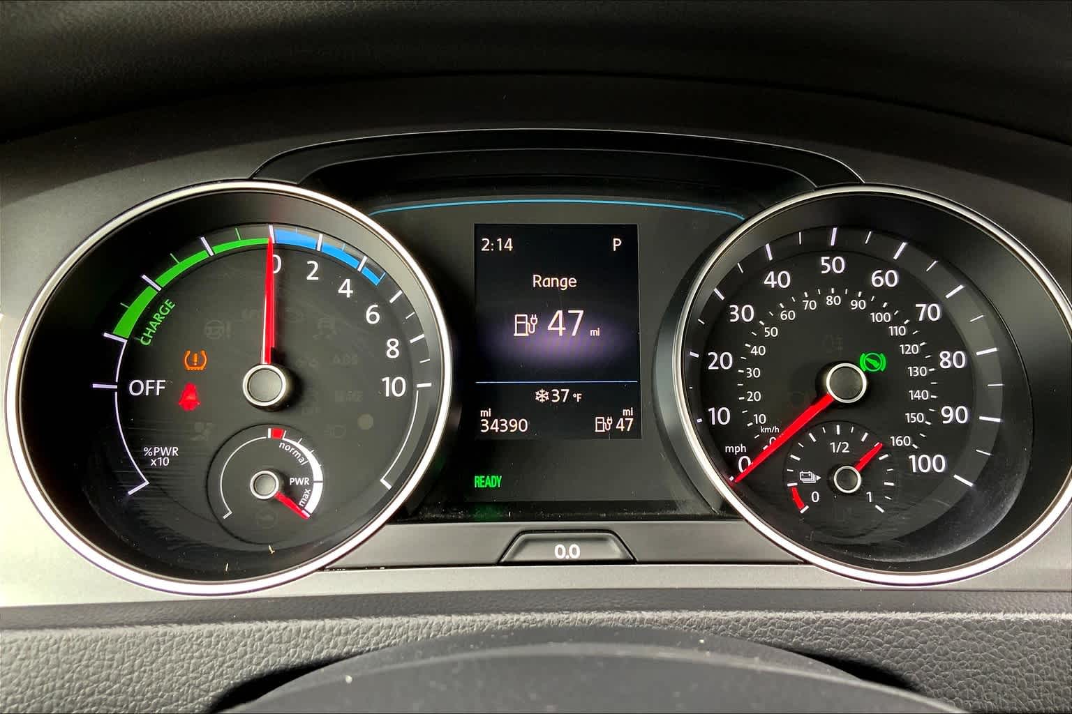 Thumbnail: 2016 Volkswagen e-Golf - 17