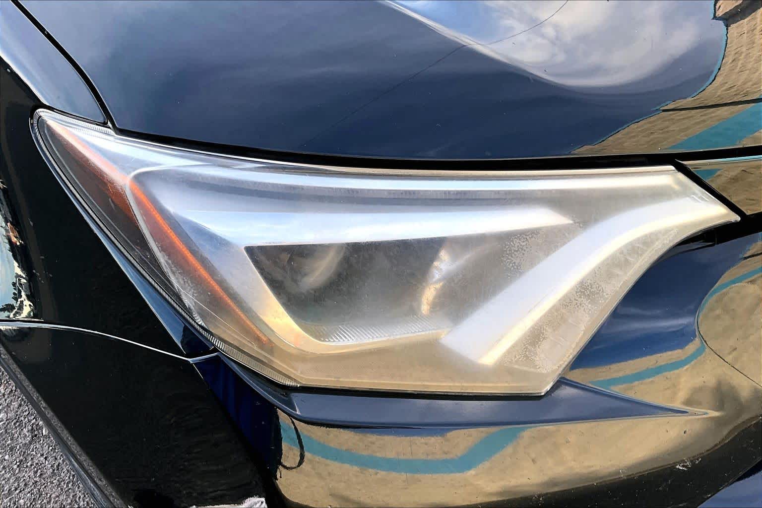 Thumbnail: 2017 Toyota RAV4 - 31