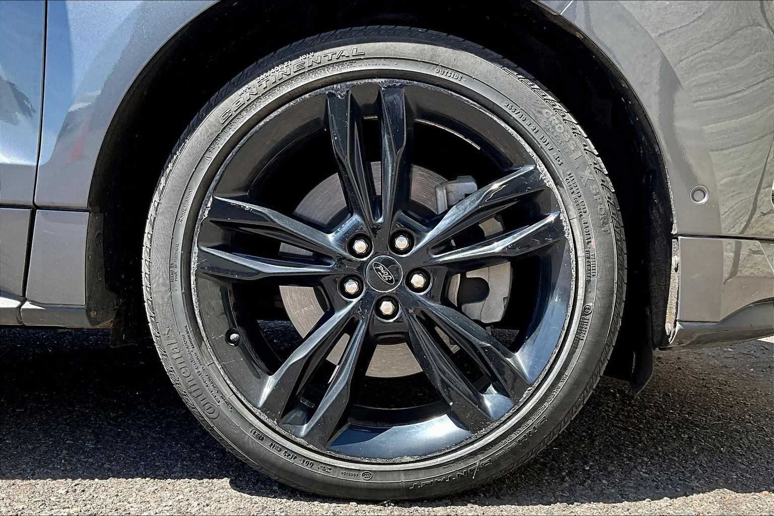 2022 Ford Edge ST 34