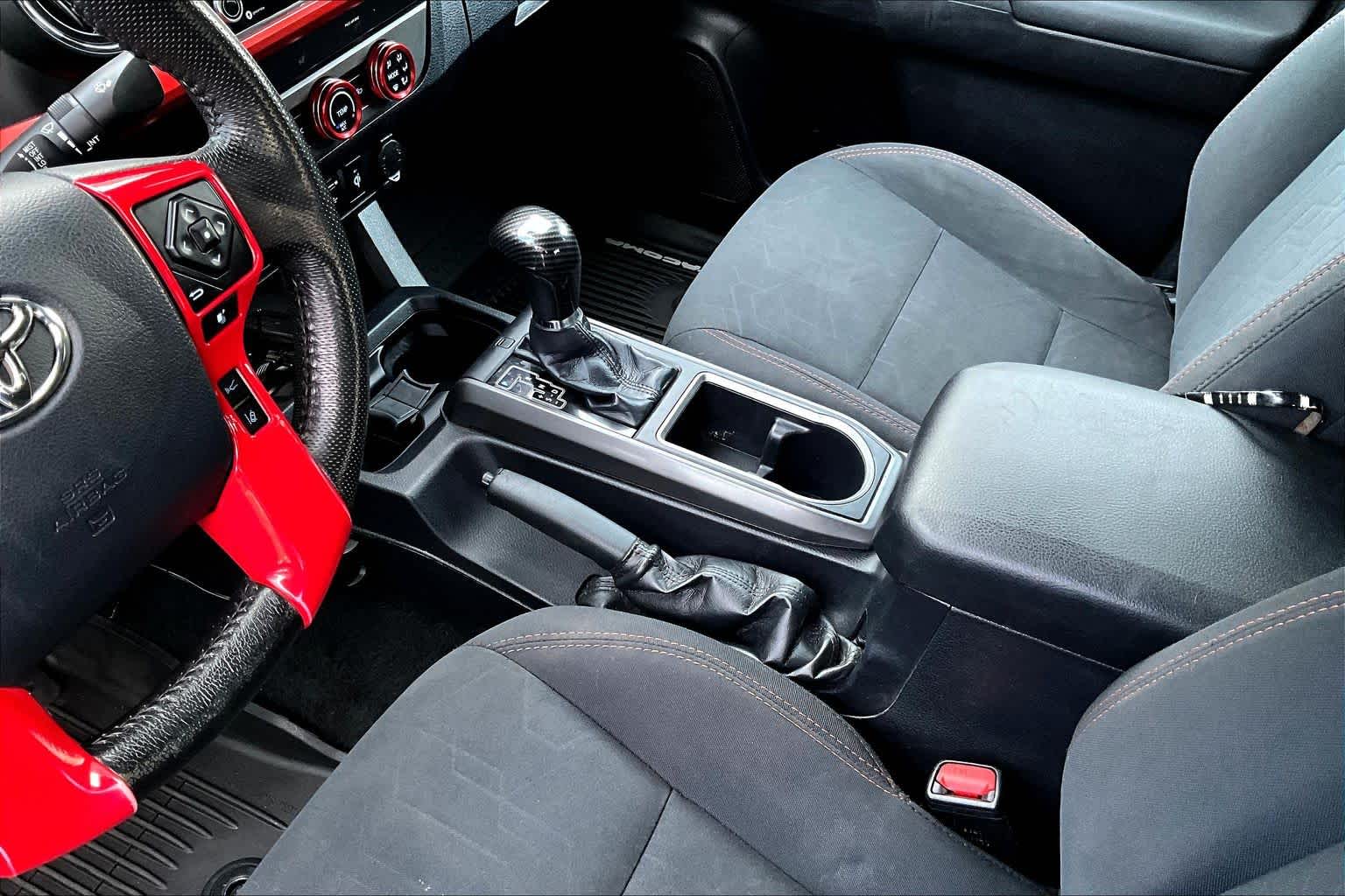 Thumbnail: 2020 Toyota Tacoma - 16