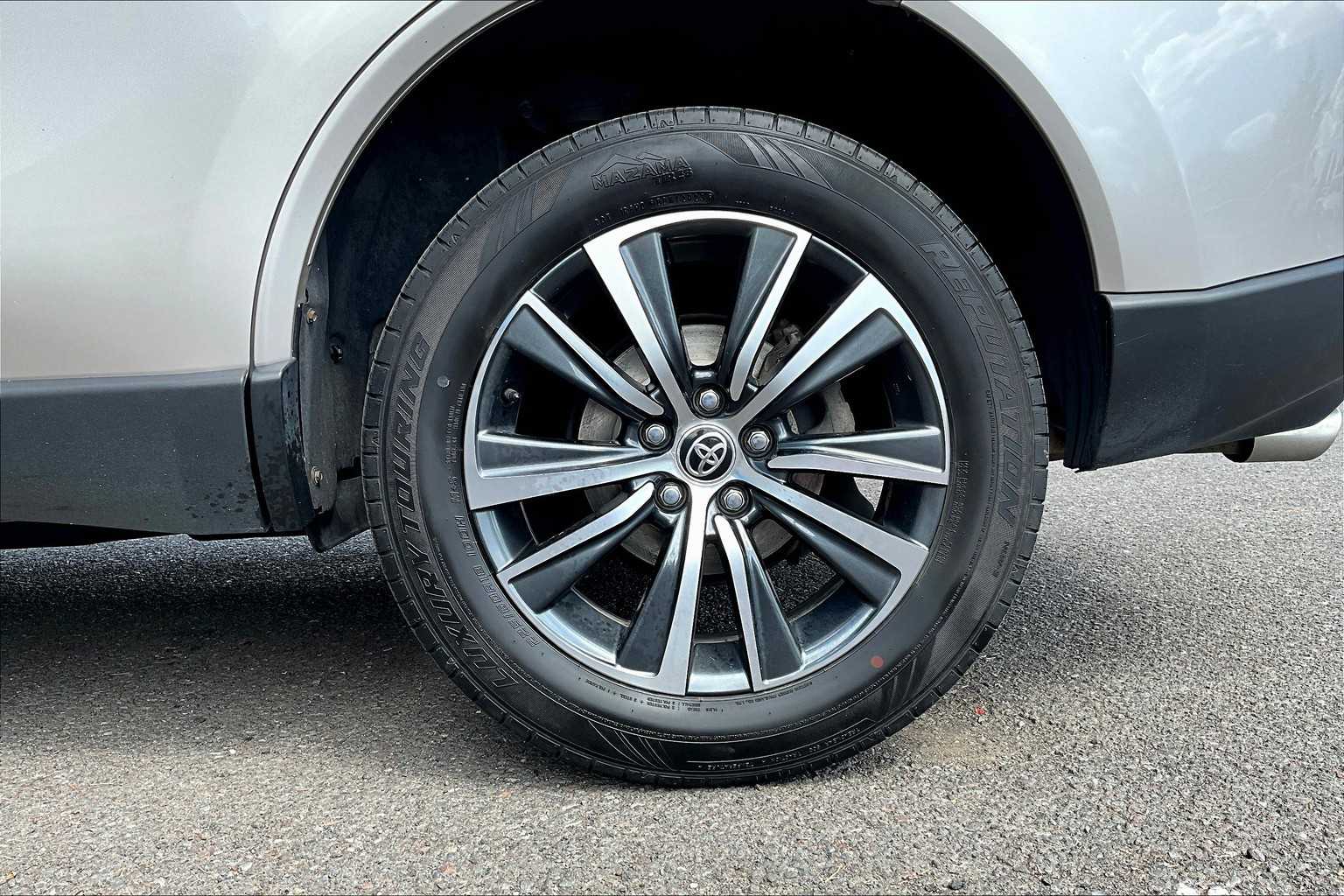 2022 Toyota Venza LE 35