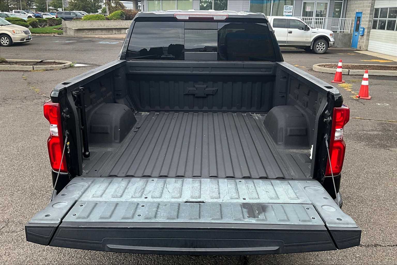 Thumbnail: 2021 Chevrolet Silverado 1500 - 18