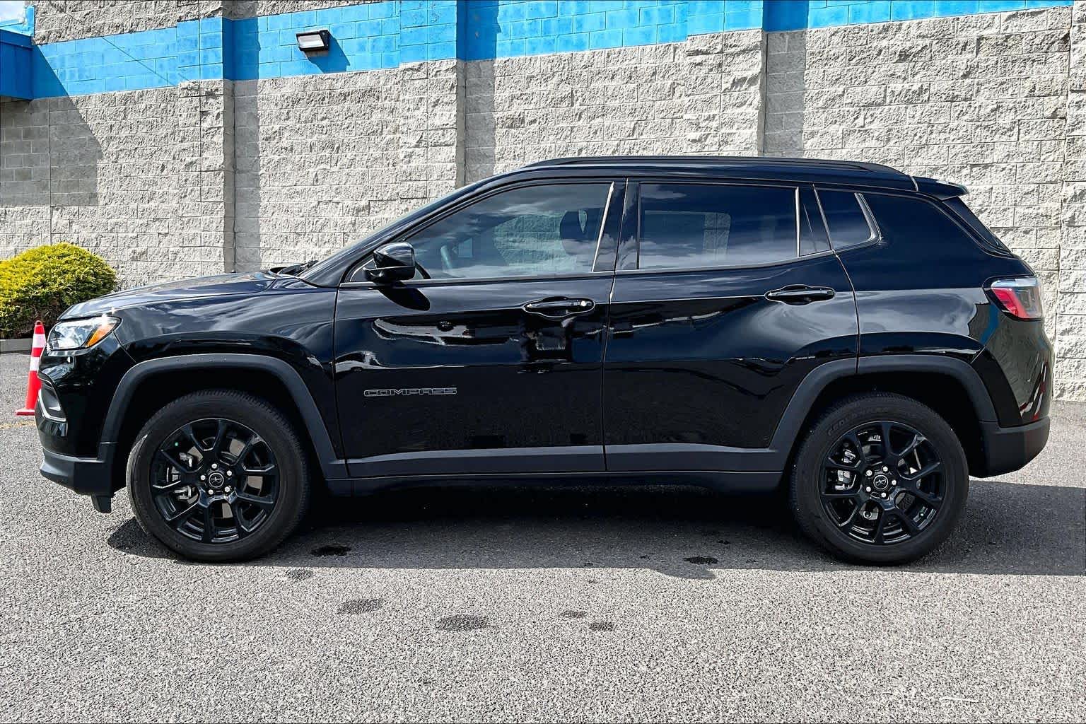 Thumbnail: 2025 Jeep Compass - 3