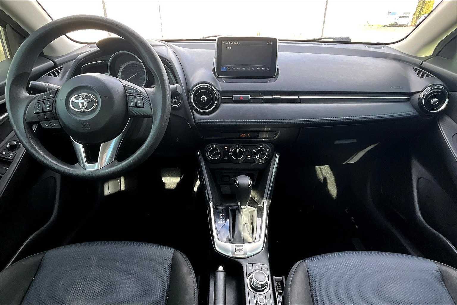 Thumbnail: 2017 Toyota Yaris iA - 10