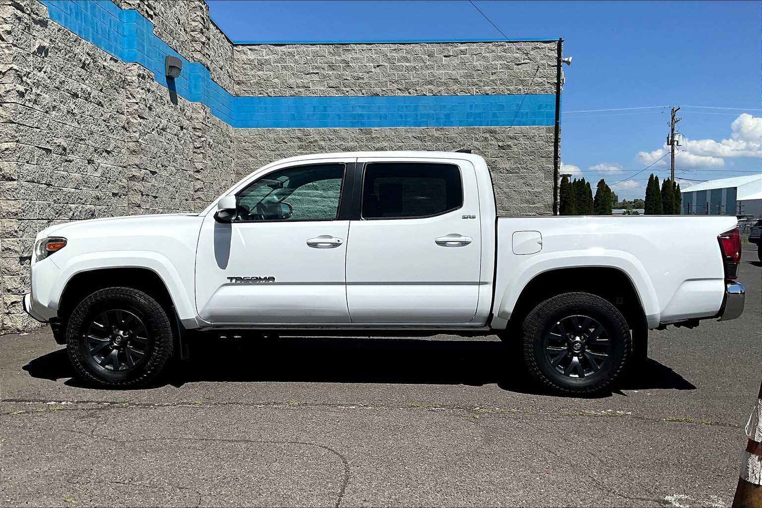 2022 Toyota Tacoma SR5 3