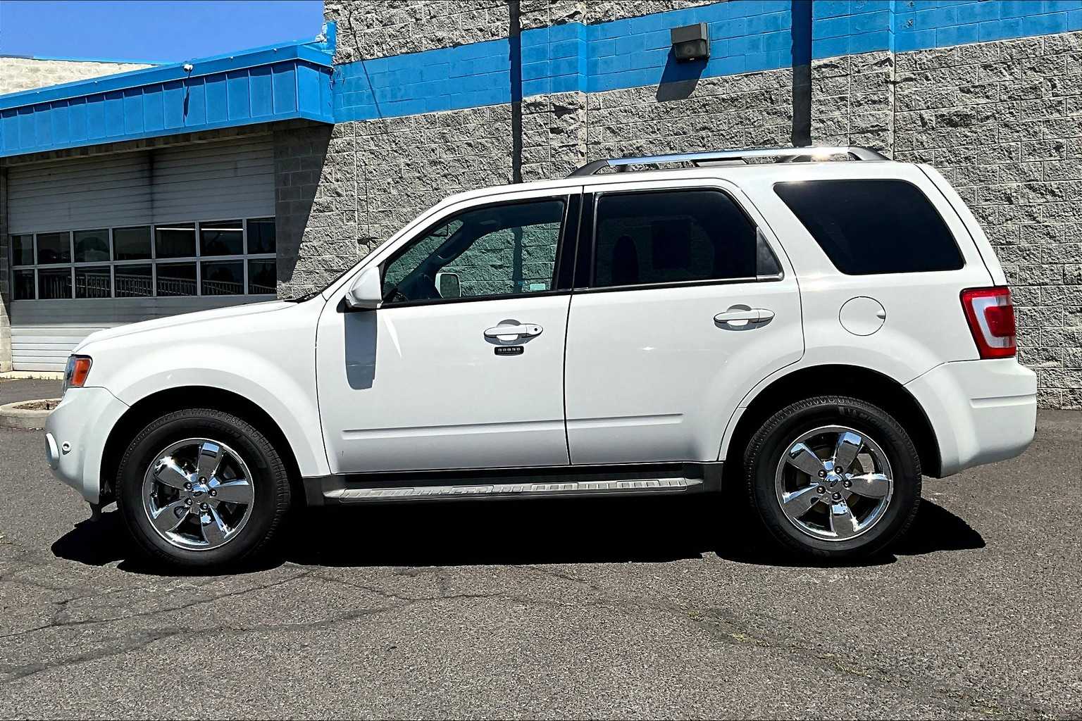 Thumbnail: 2010 Ford Escape - 3