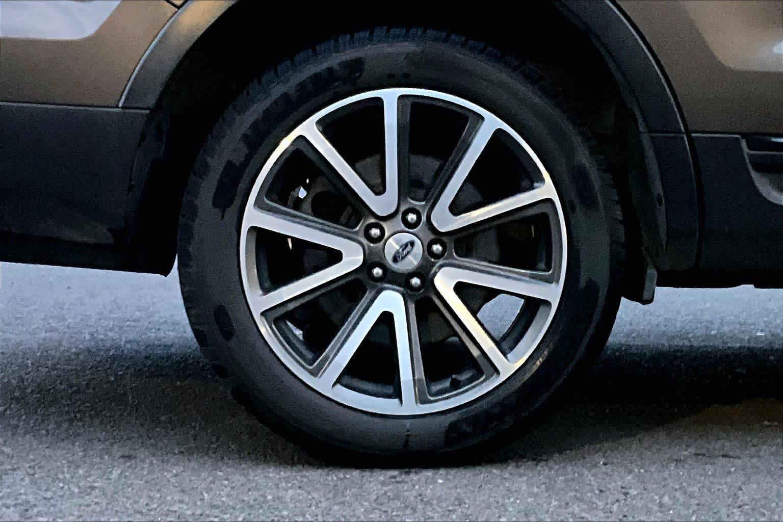 Thumbnail: 2015 Ford Explorer - 36