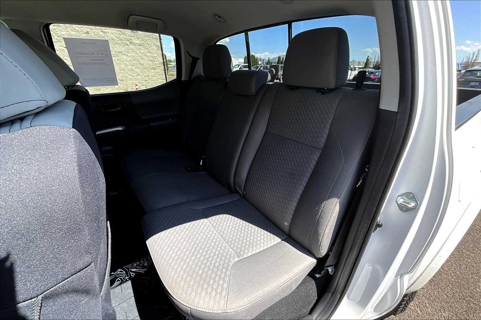 2022 Toyota Tacoma SR5 29