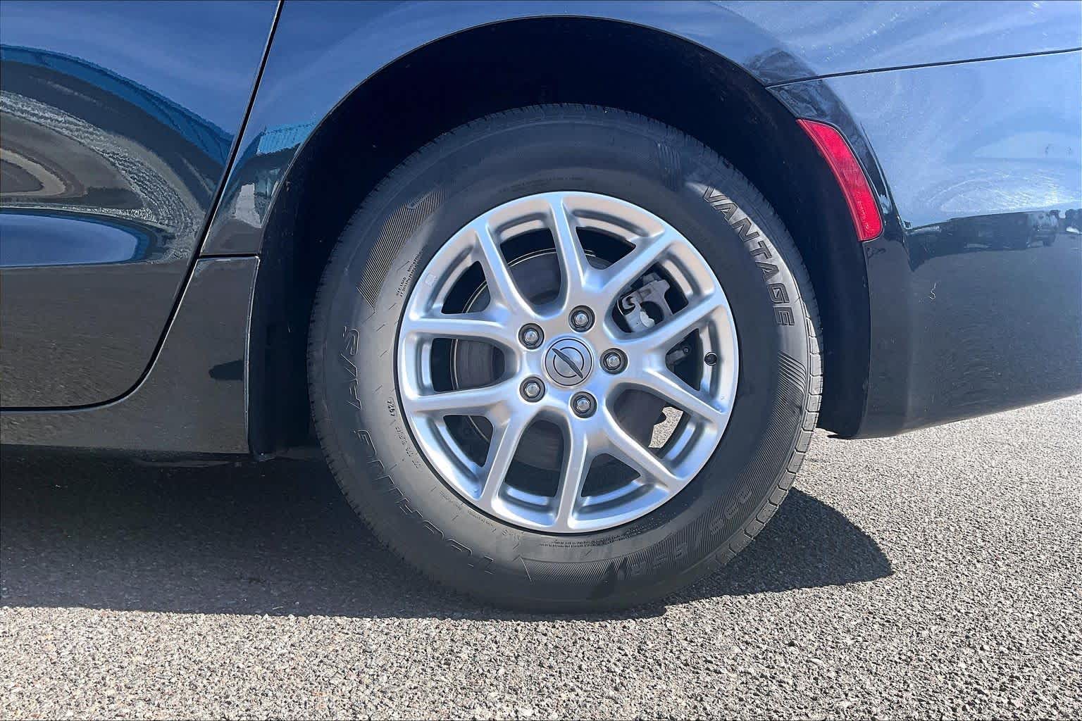 Thumbnail: 2023 Chrysler Pacifica - 35