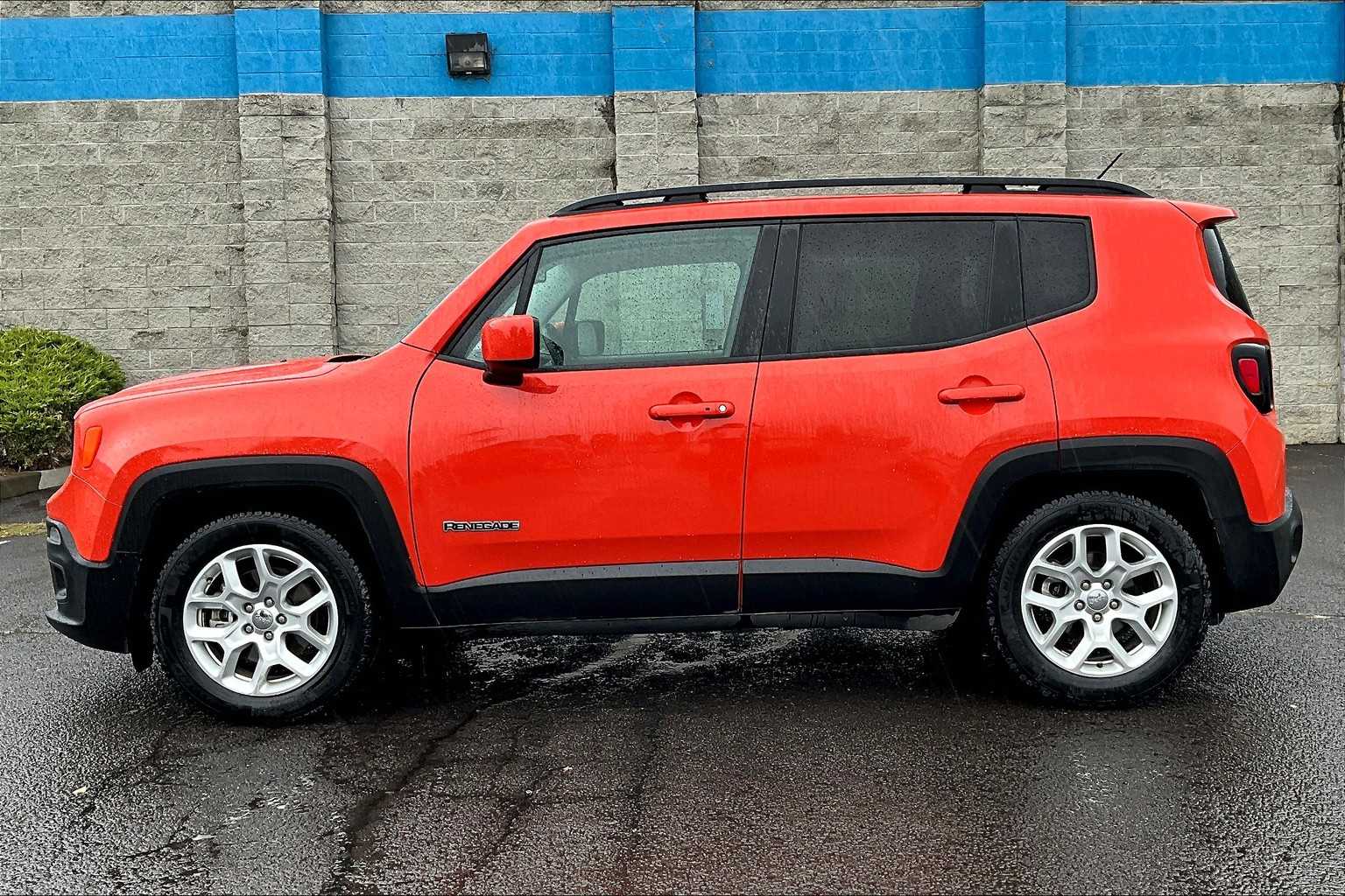 Thumbnail: 2017 Jeep Renegade - 3