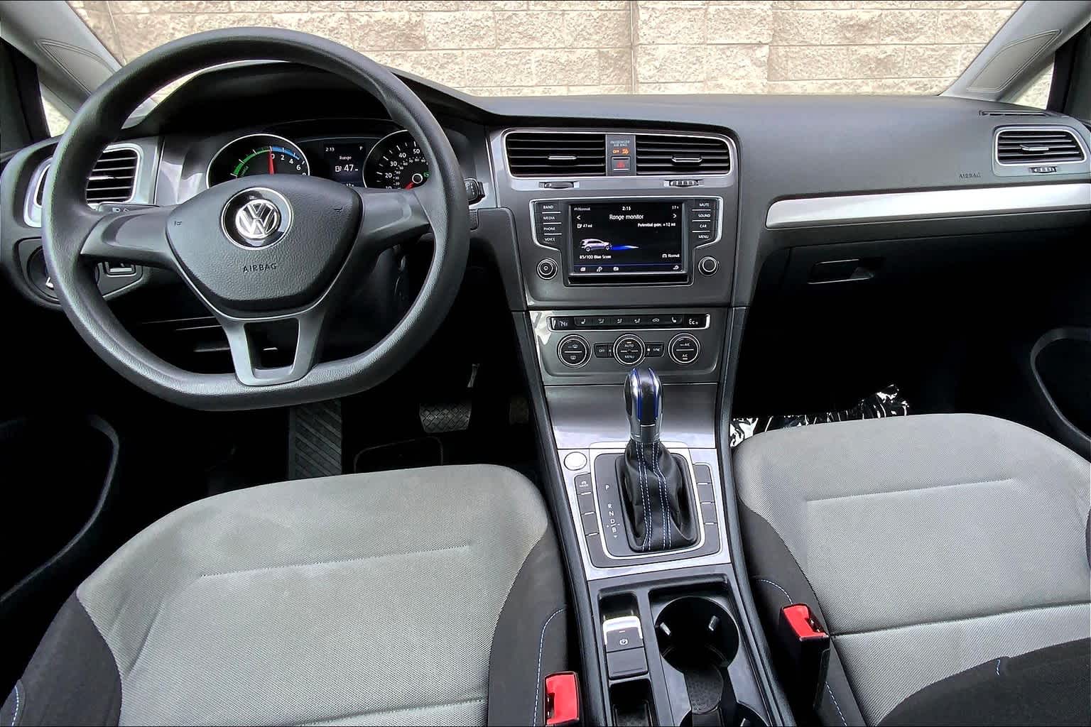 Thumbnail: 2016 Volkswagen e-Golf - 10