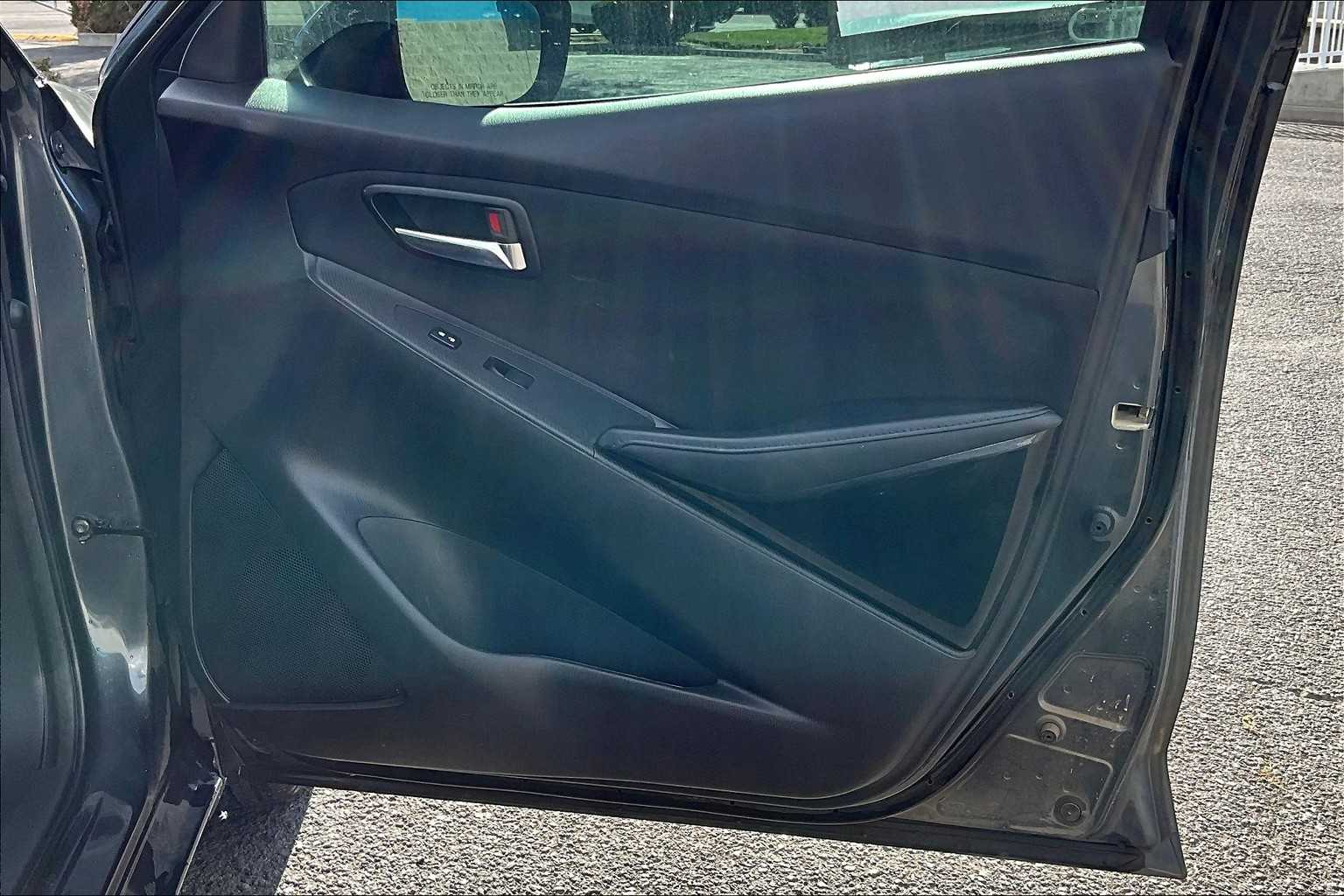 Thumbnail: 2017 Toyota Yaris iA - 28