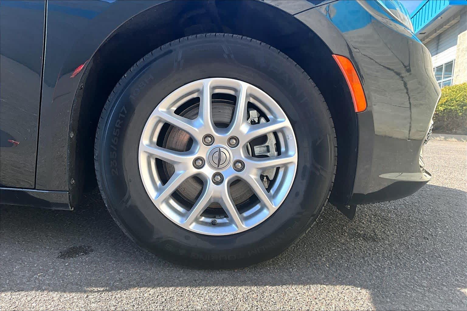 Thumbnail: 2023 Chrysler Pacifica - 34