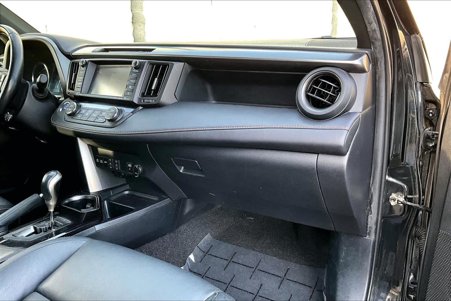 Thumbnail: 2017 Toyota RAV4 - 23