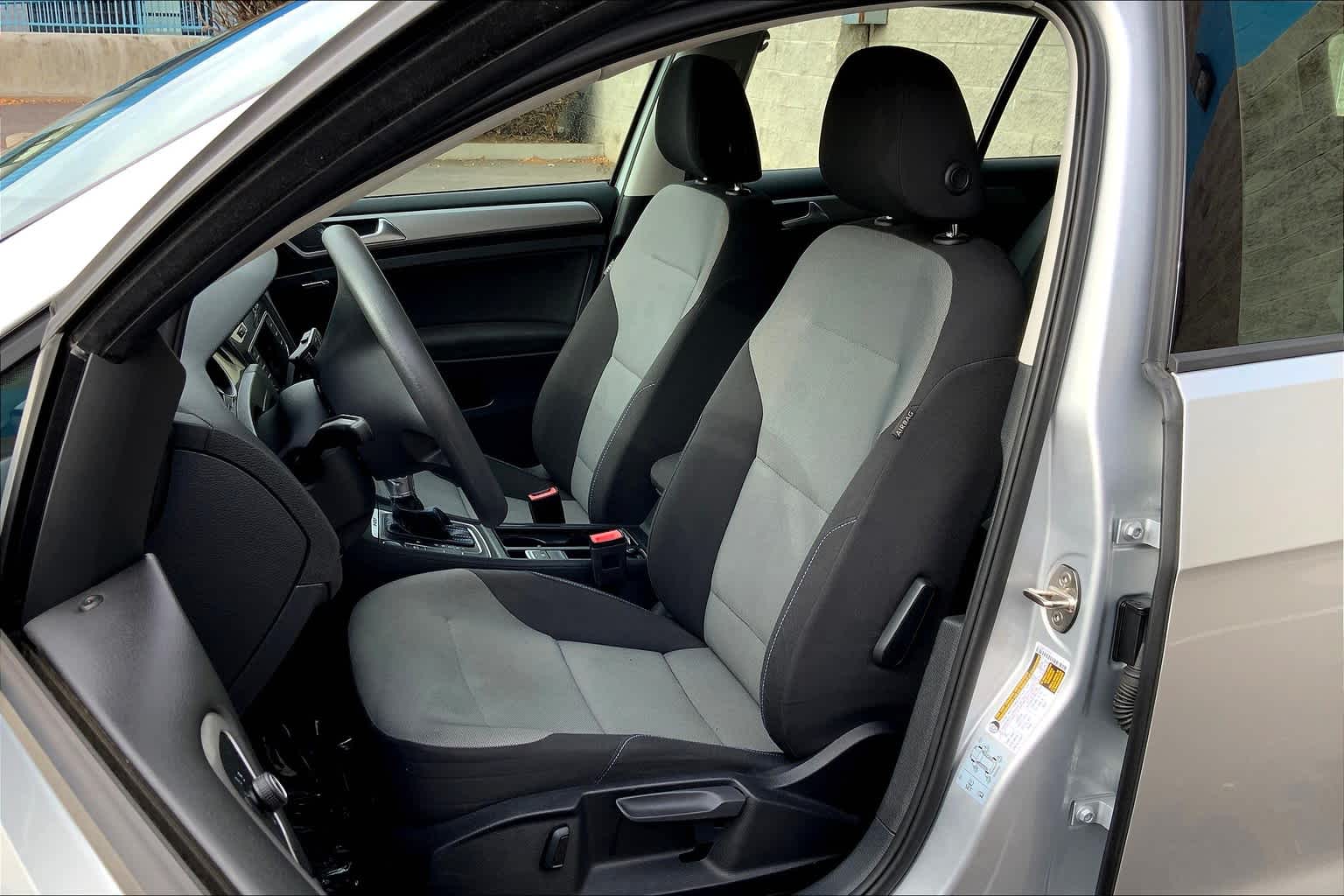 Thumbnail: 2016 Volkswagen e-Golf - 11