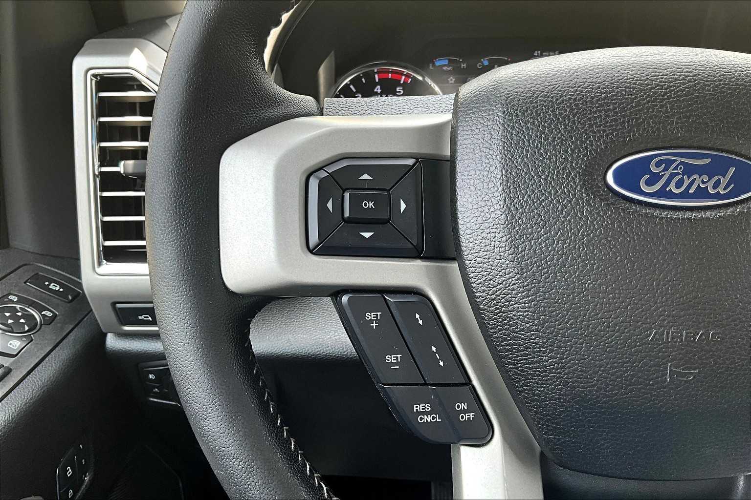 2017 Ford F-350 Lariat 24
