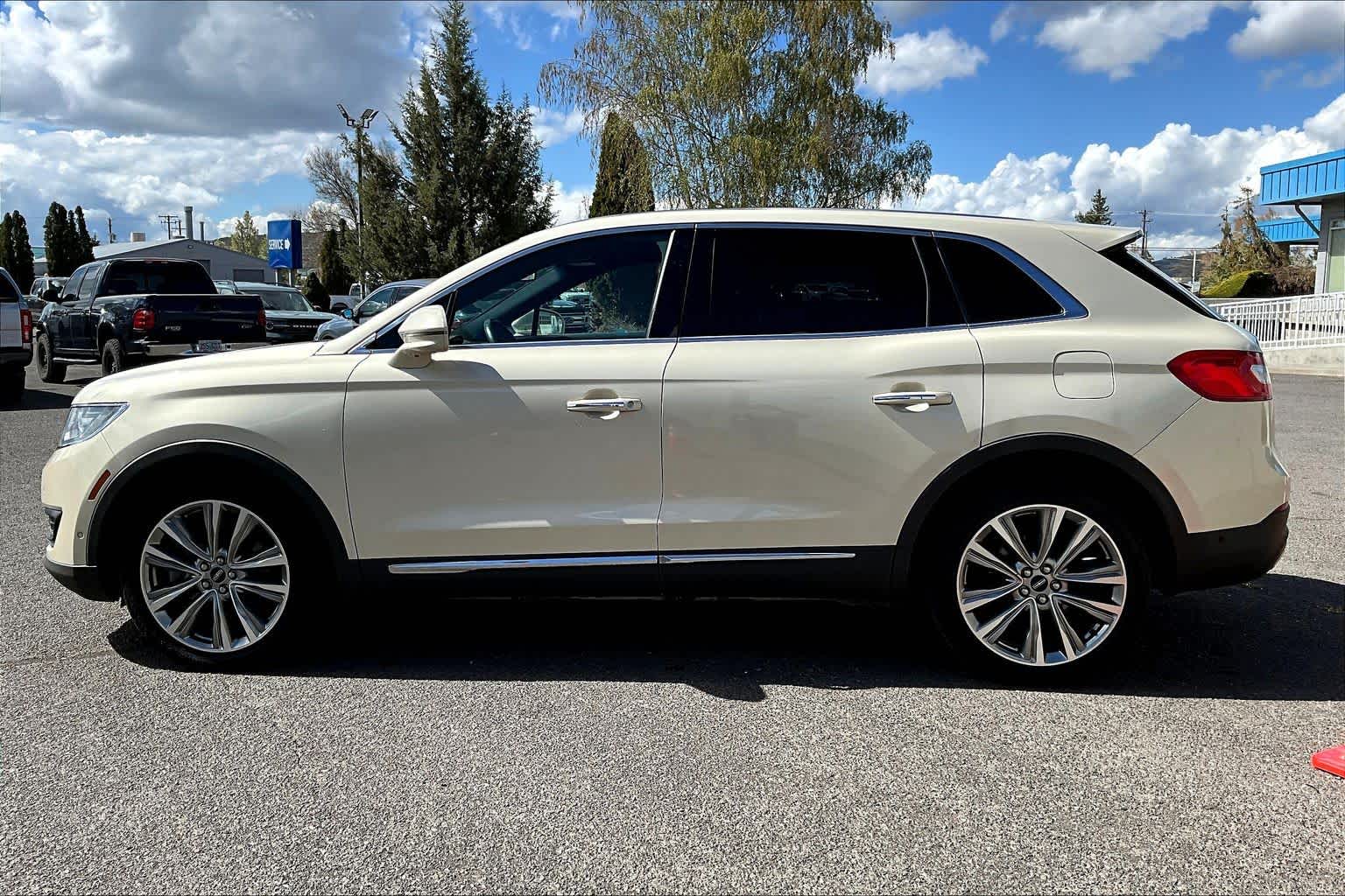 Thumbnail: 2016 Lincoln MKX - 3