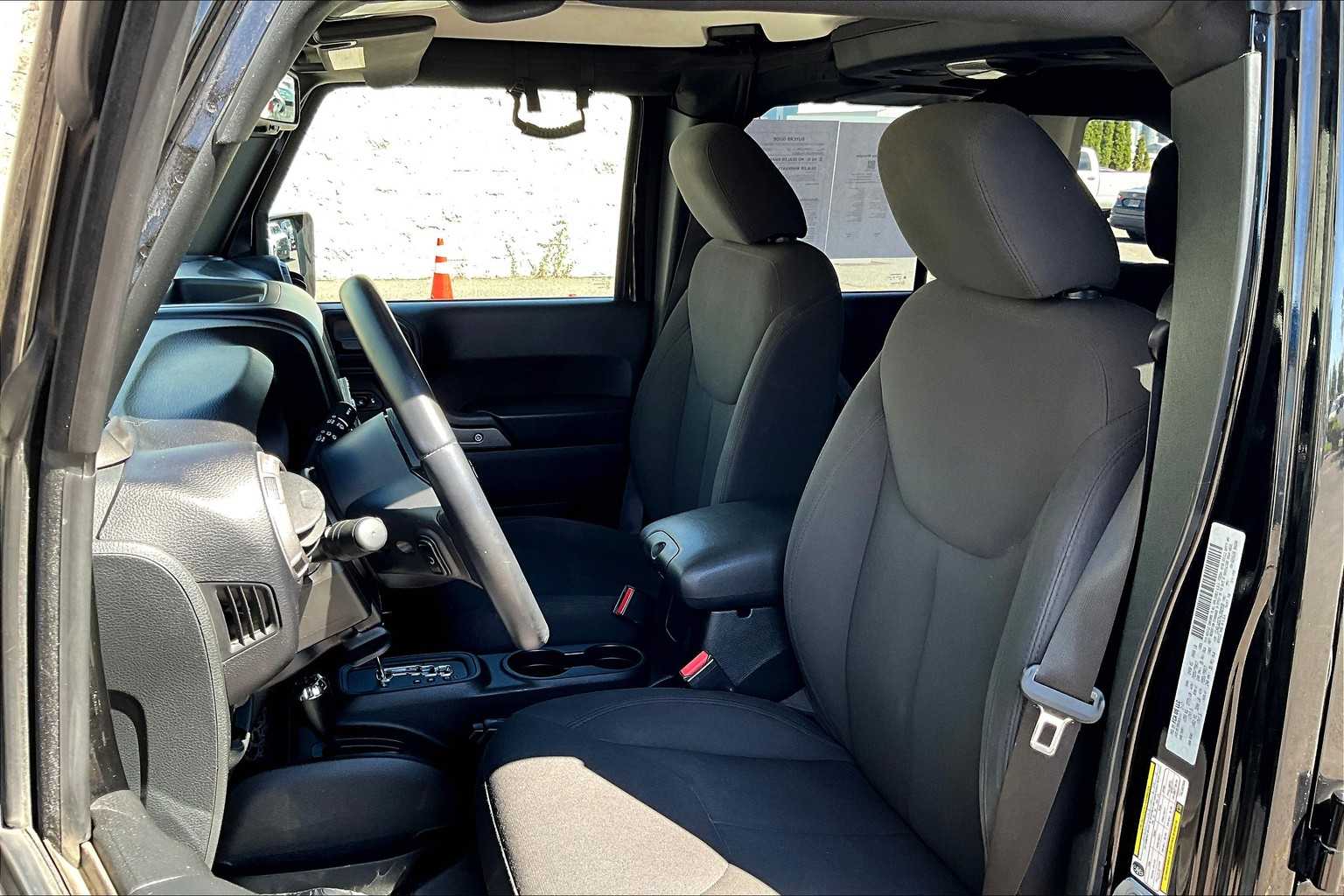 Thumbnail: 2017 Jeep Wrangler - 11
