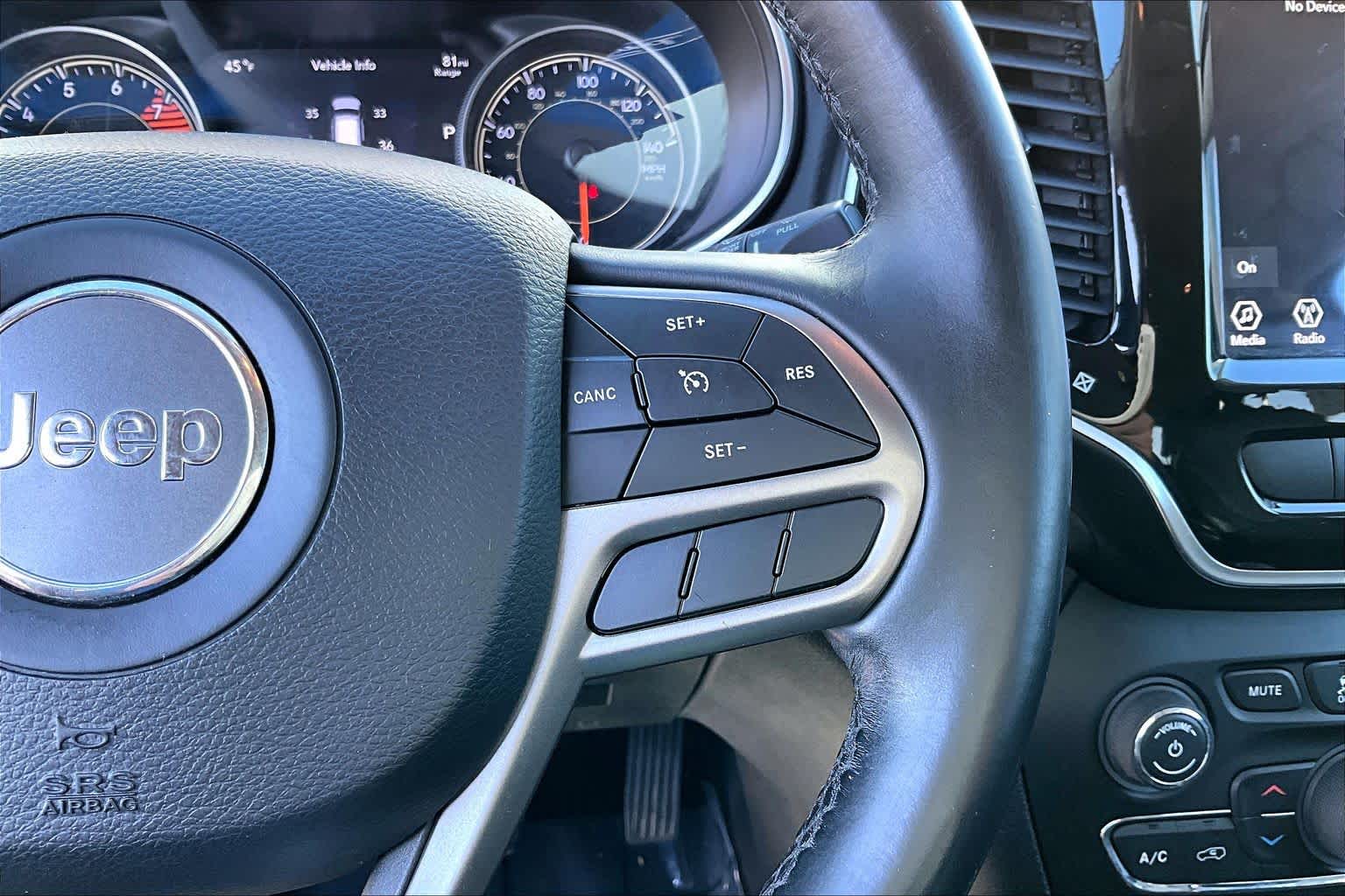 Thumbnail: 2019 Jeep Cherokee - 25